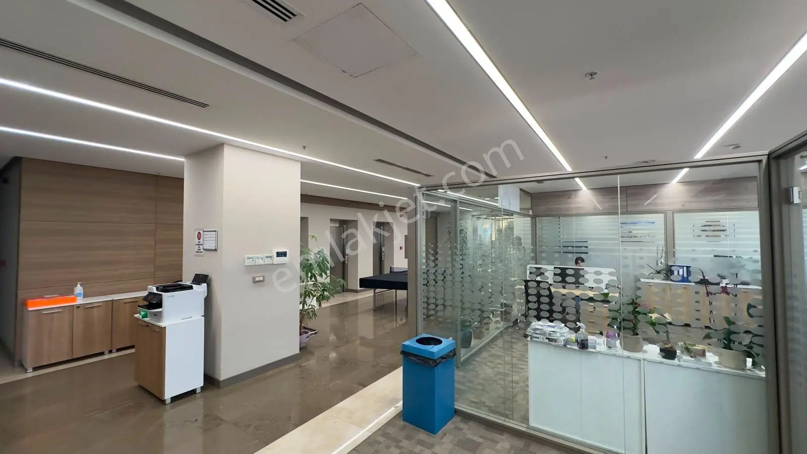 Esenyurt Akçaburgaz'da 700 M² Eşyalı Ofis Plaza Katı - Görsel 2