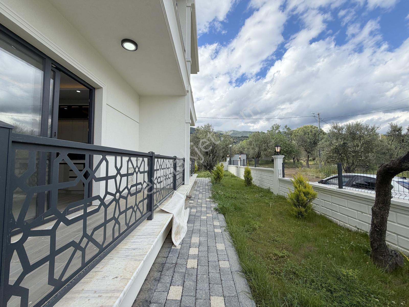 ▀güç'ten Güre'de Geniş Bahçeli Kazdağı Manzaralı Sıfır 2+1 Daire - Görsel 16