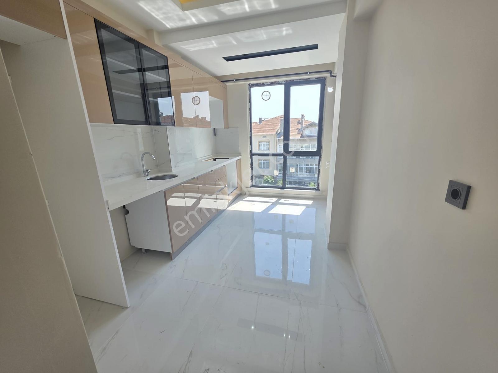 Hatip Mahallesinde 2+1 Güney Cephe İskanlı Satılık Daire