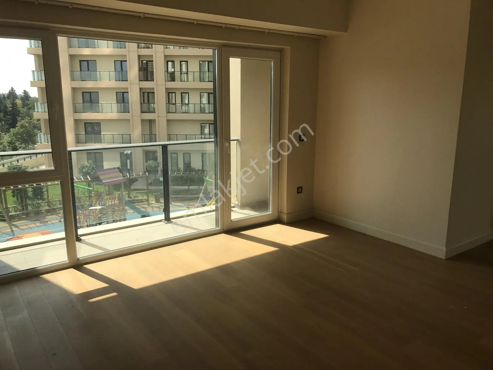 Venezia Da Balkonlu Avm Mz Oturuma Hzr Kiralık 3+1 Daire