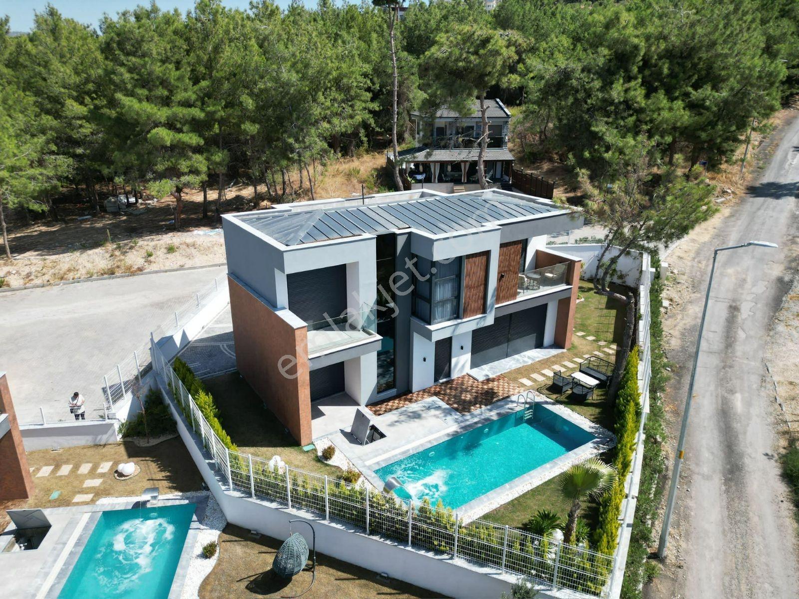 Kuşadası Akıllıev Sistemli Müstakil Havuzlu Eşyalılüks 4+1 Villa - Görsel 23