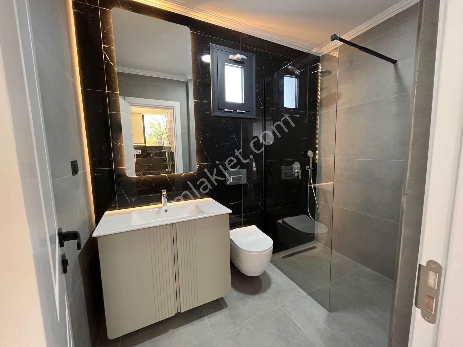 Kuşadası Akıllıev Sistemli Müstakil Havuzlu Eşyalılüks 4+1 Villa - Görsel 26