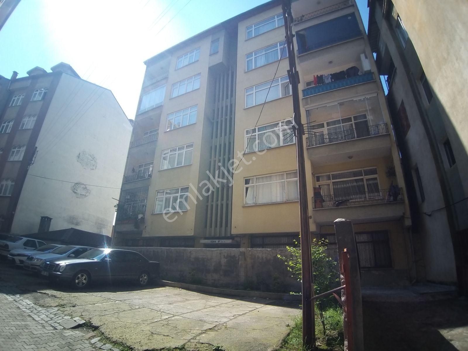 Cumhuriyet Mahallesinde Satılık Daire