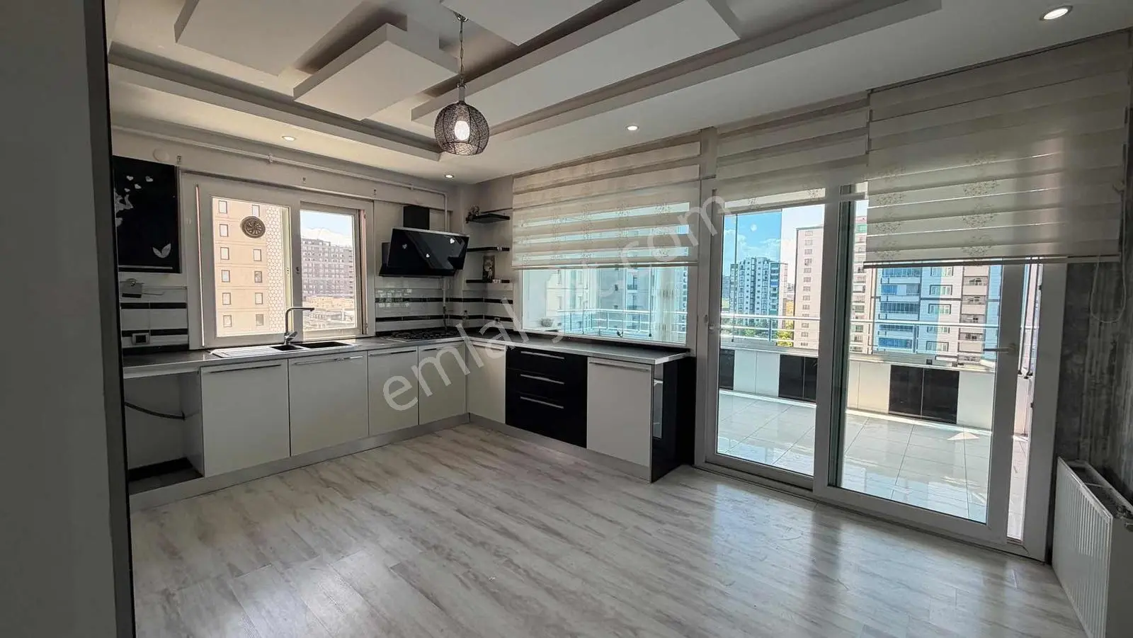 Üçkuyuların En Gözde 220 M2 4+1 Dairesi Satışta