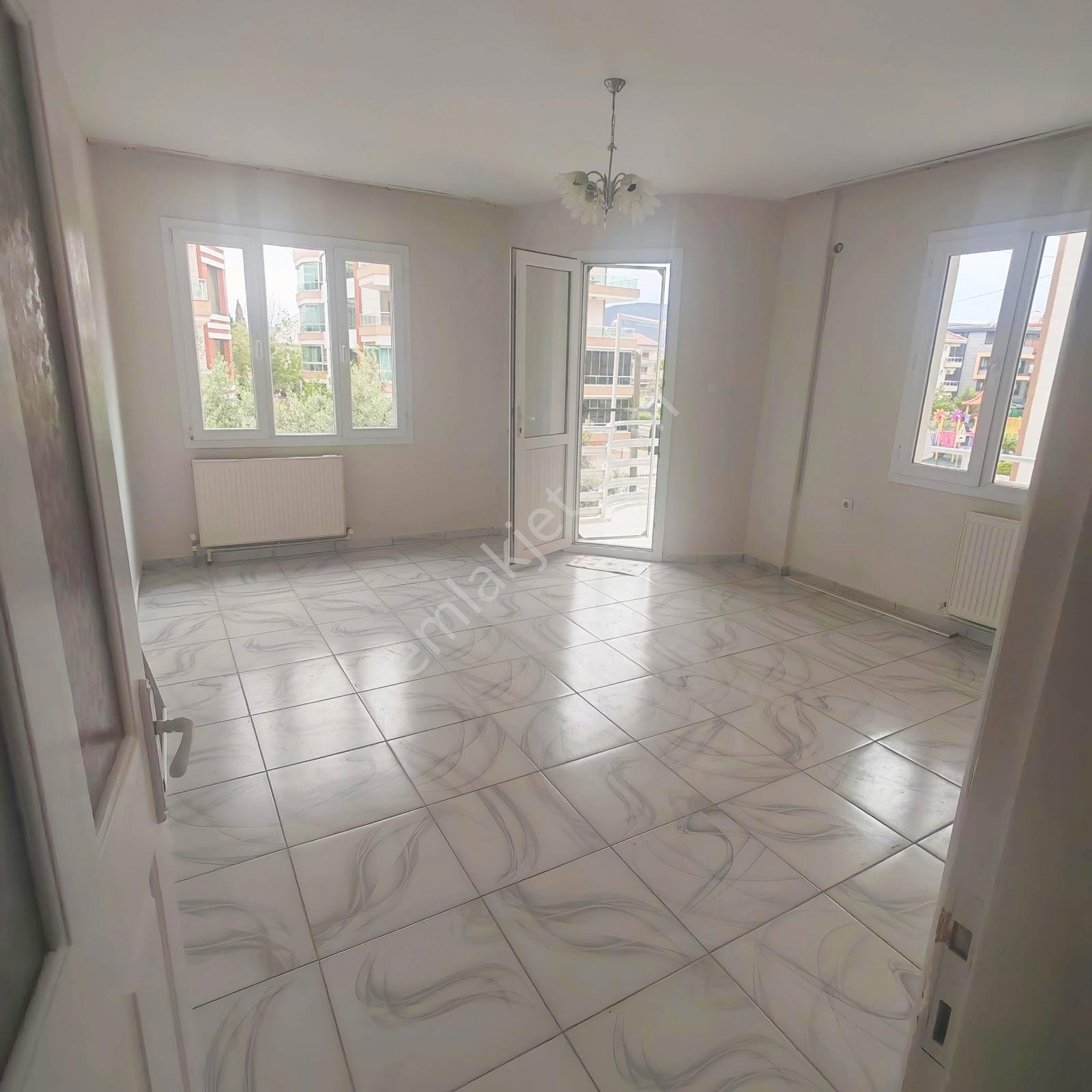 Remax Jet- Koruluğa 200 Metre Mesafeli Full Tadilatlı - Ara Kat!