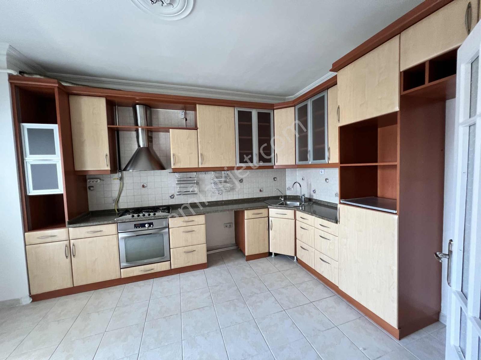 Redstone'den Emlaklar Bölgesi Cadde Üzeri 4+1 Kiralık Daire - Görsel 33