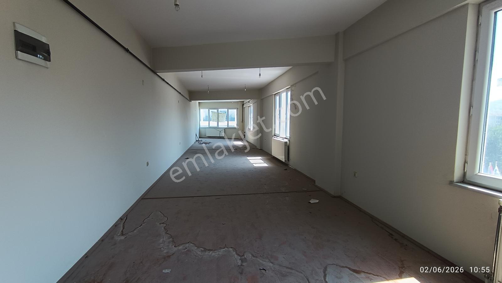 Remax Advantage'dan Komple Kat Showroom & Ofis İçin Uygun - Görsel 8