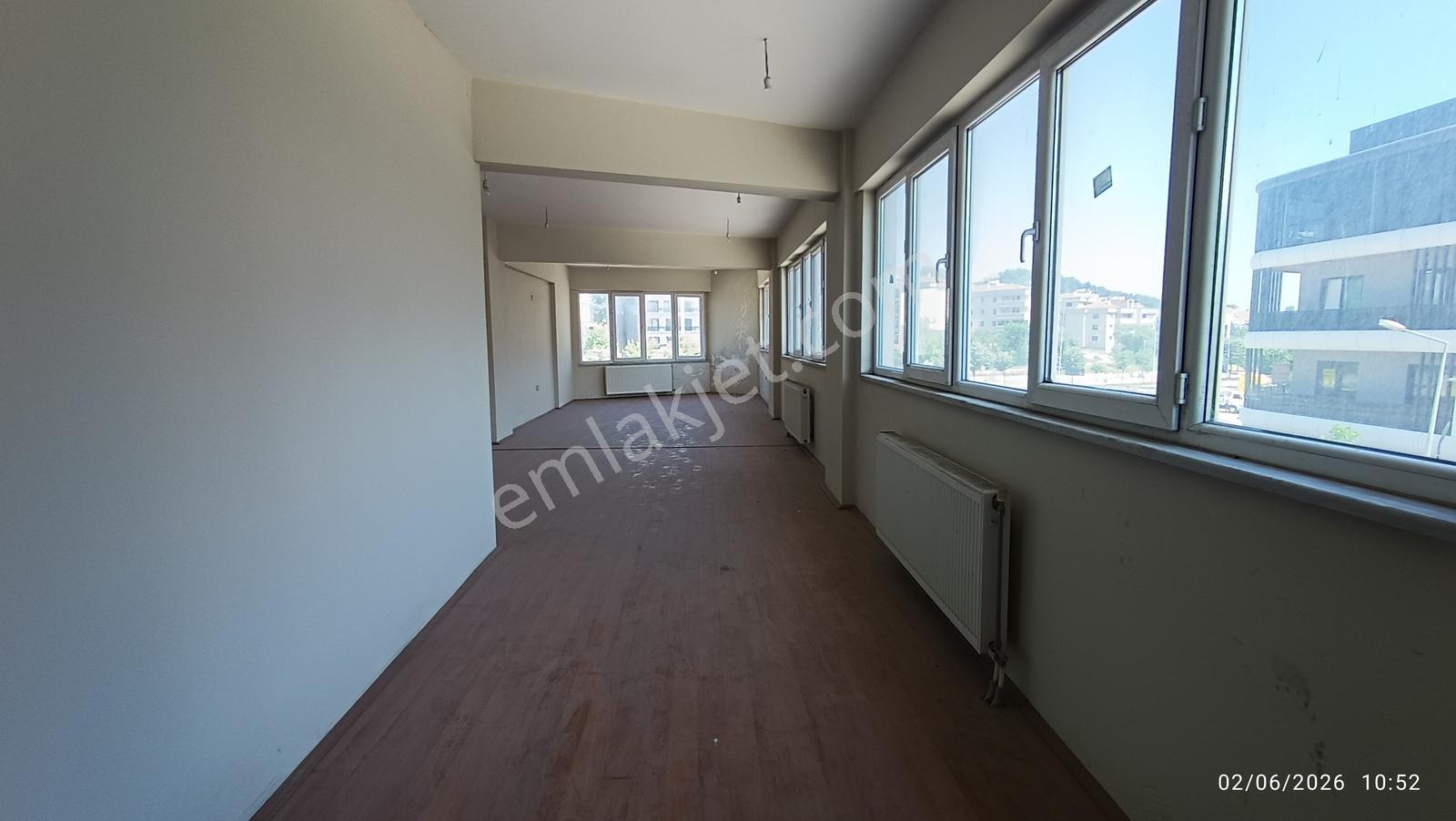Remax Advantage'dan Komple Kat Showroom & Ofis İçin Uygun - Görsel 10