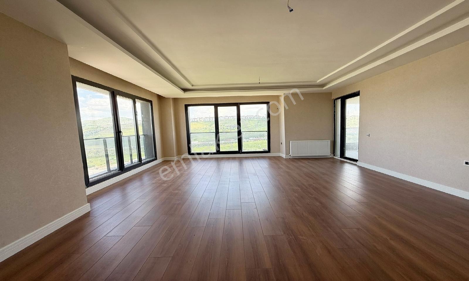 Acil Emlaktan Site İçerisinde Teras Balkonlu Manzaralı Kiralık - Görsel 7