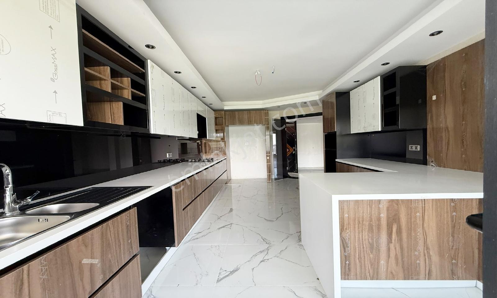 Acil Emlaktan Site İçerisinde Teras Balkonlu Manzaralı Kiralık