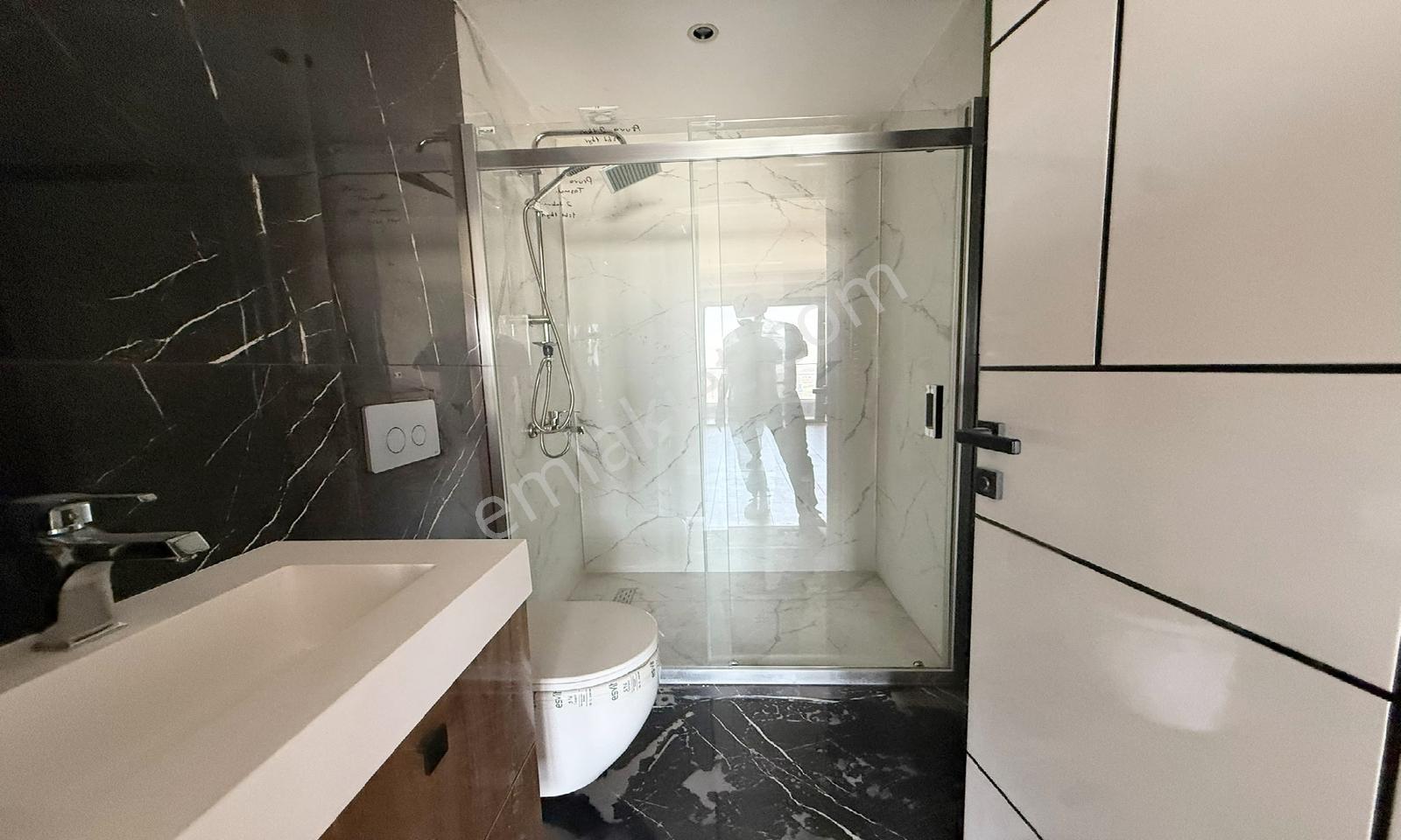 Acil Emlaktan Site İçerisinde Teras Balkonlu Manzaralı Kiralık - Görsel 10