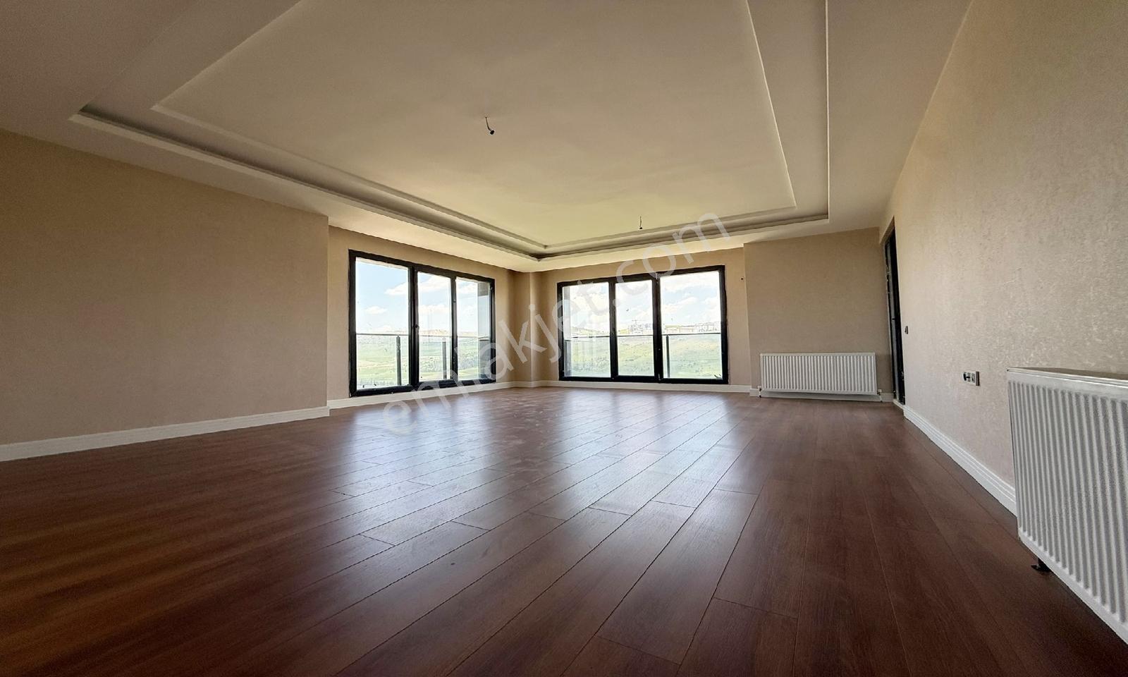 Acil Emlaktan Site İçerisinde Teras Balkonlu Manzaralı Kiralık - Görsel 6