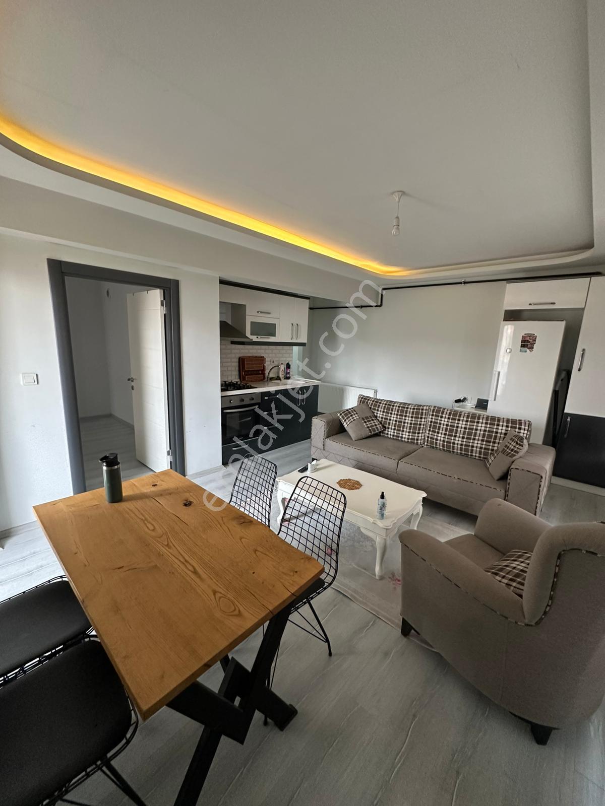 Cumhuriyet Gayrimenkulden 1+1 Full Eşyalı Asansörlü - Görsel 5