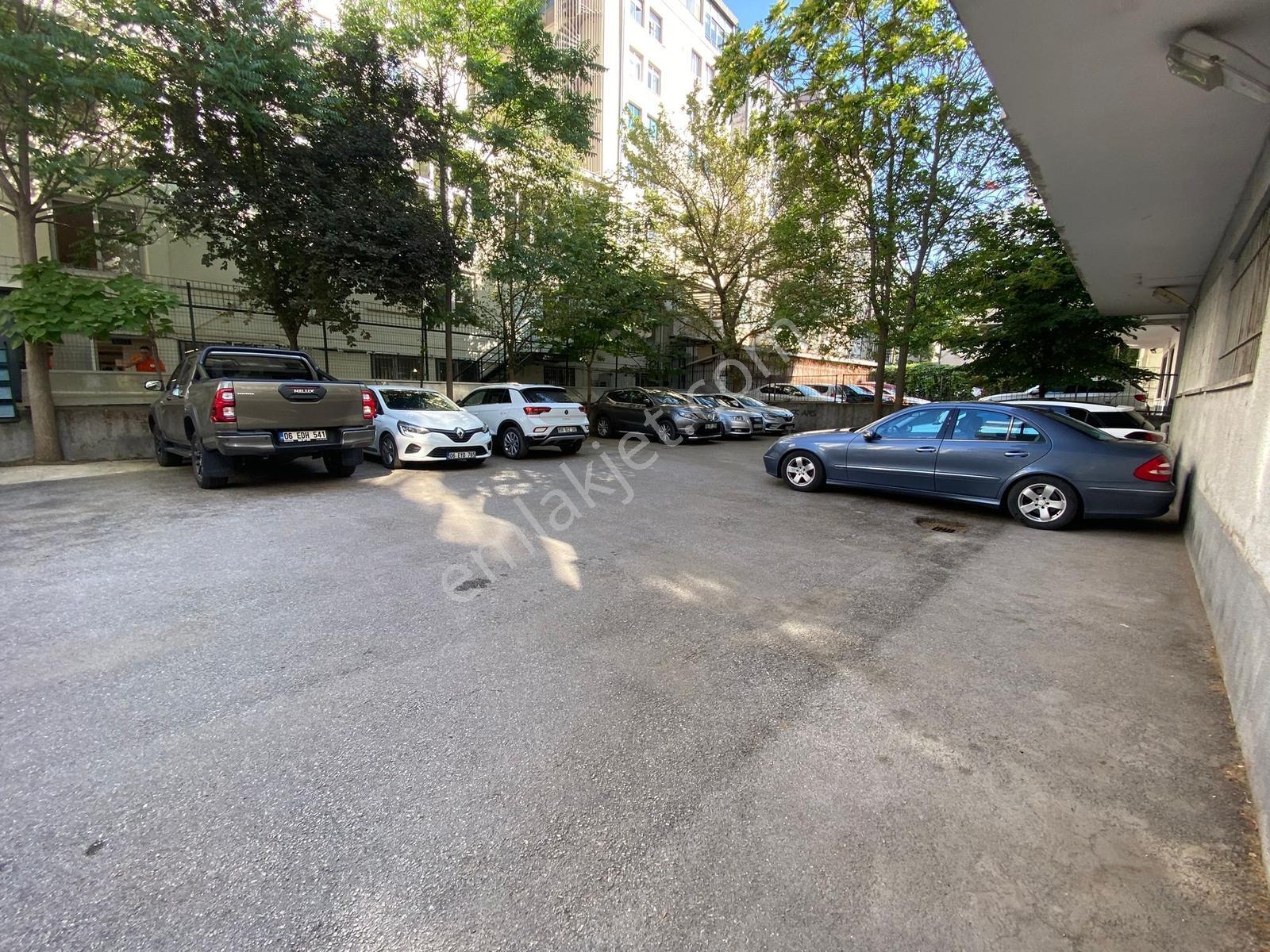 Cumhuriyetten Kızılay Avm Yakını 1+1 Full Eşyalı - Görsel 44