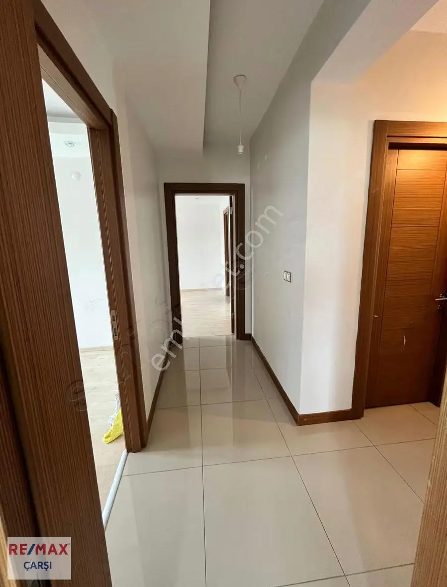 Yıldız Konutları'nda Panoramik Manzaralı 3+1 Kiralık - Görsel 3