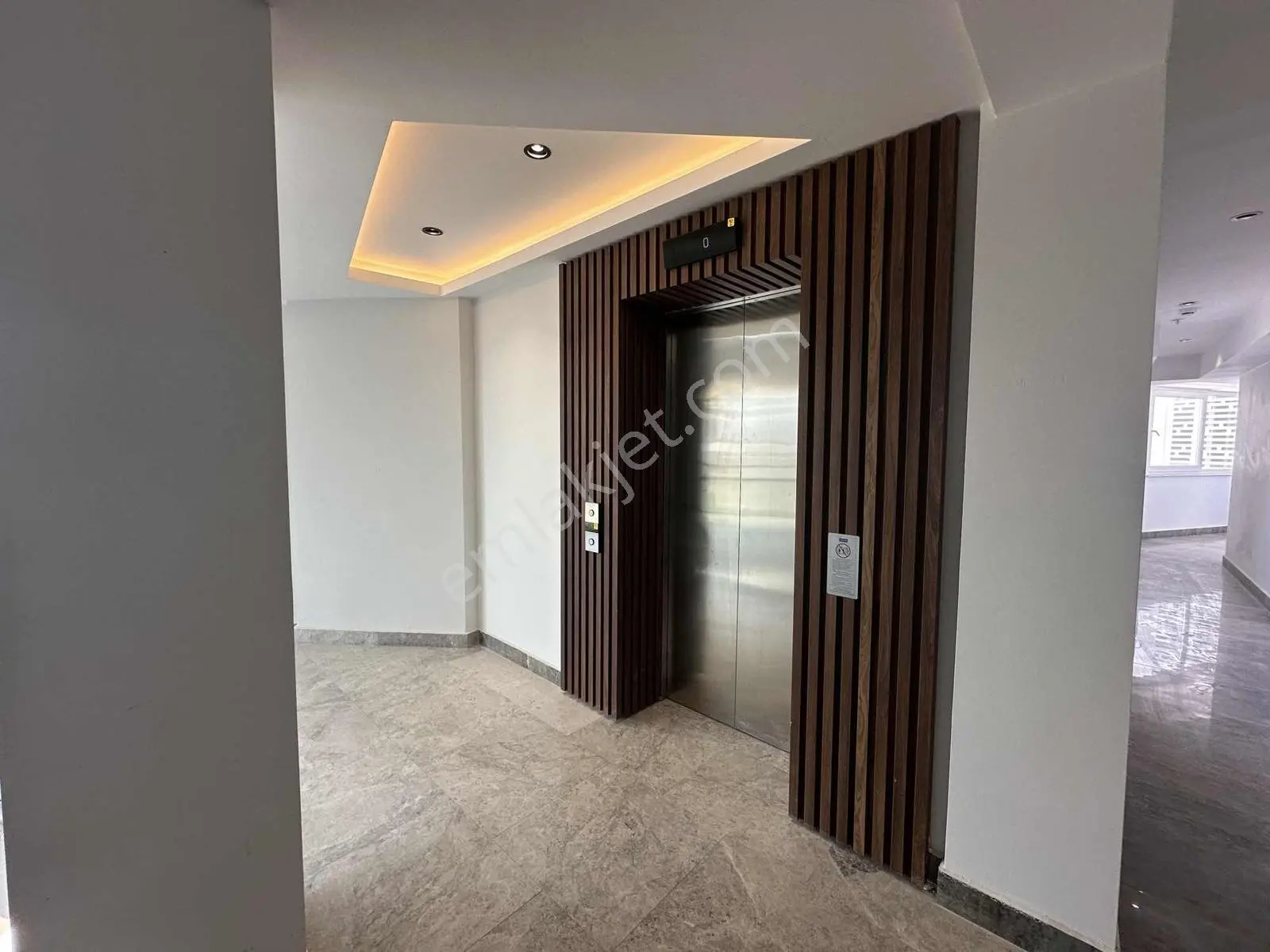 Altıntaş'ta İskanlı Satılık 1+1 Daire