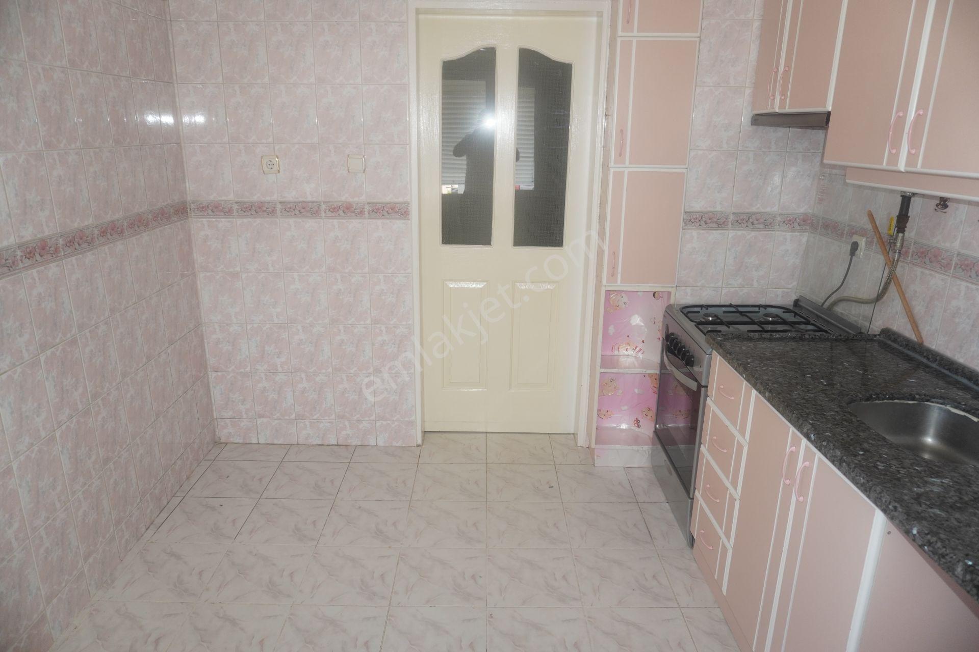 Ataşehirde Satılık 3+1 Doğalgaz Kombi+balkonlu+asansörlü Çiğli Serkan Emlak Dan - Görsel 6
