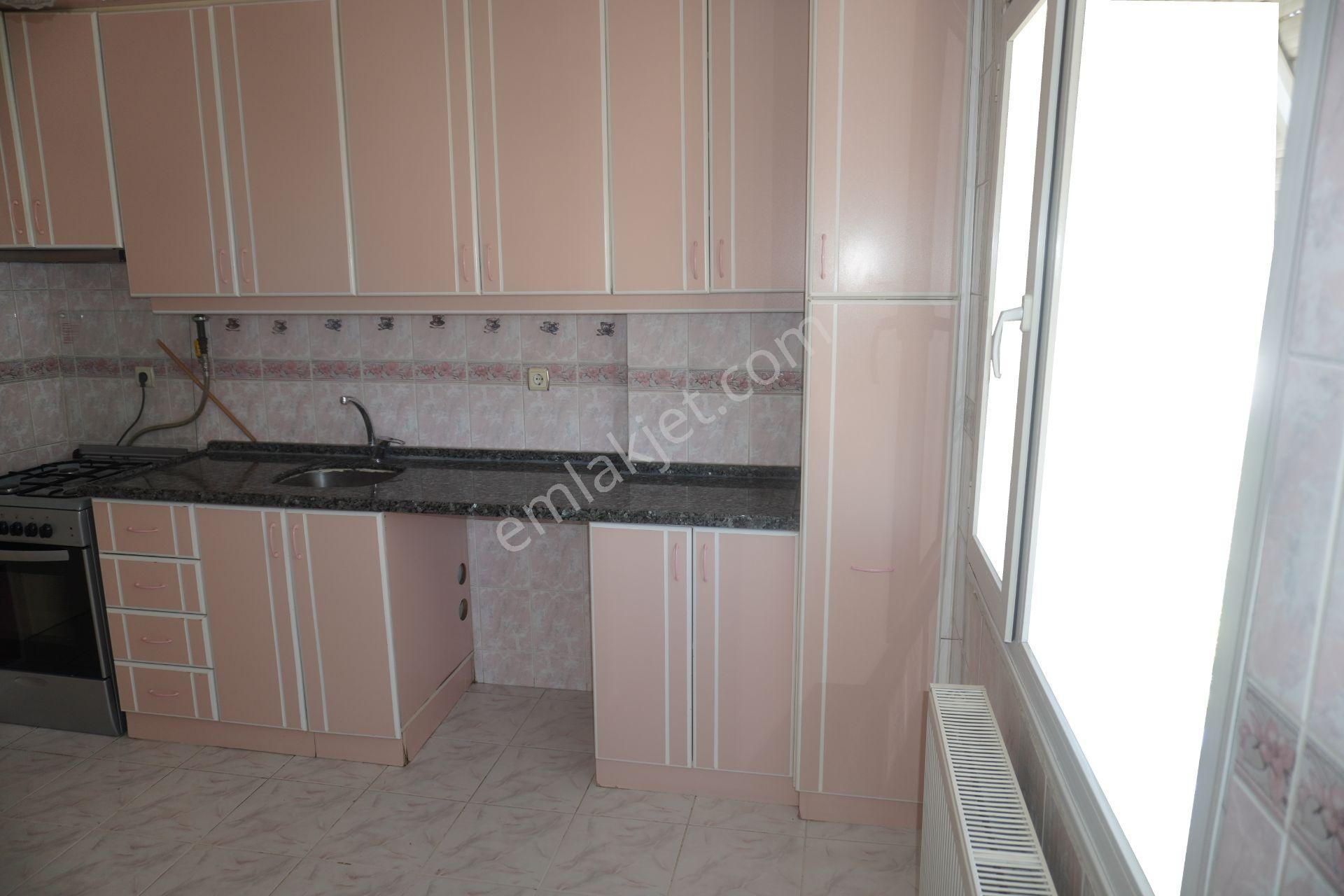 Ataşehirde Satılık 3+1 Doğalgaz Kombi+balkonlu+asansörlü Çiğli Serkan Emlak Dan - Görsel 3