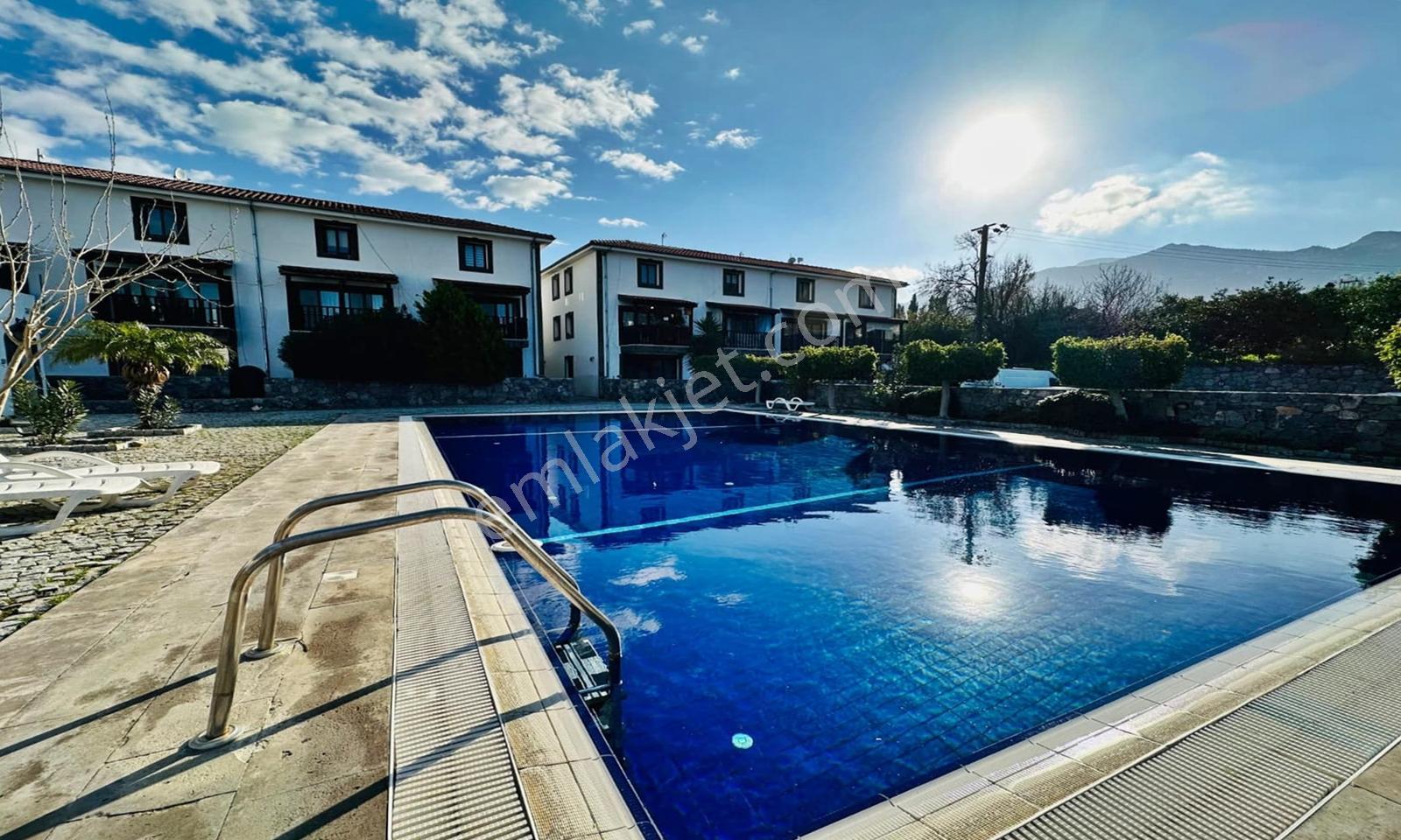 Kıbrıs Girne Ozanköyde Havuzlu Site İçerisinde Full Eşyalı 1+1 - Görsel 12