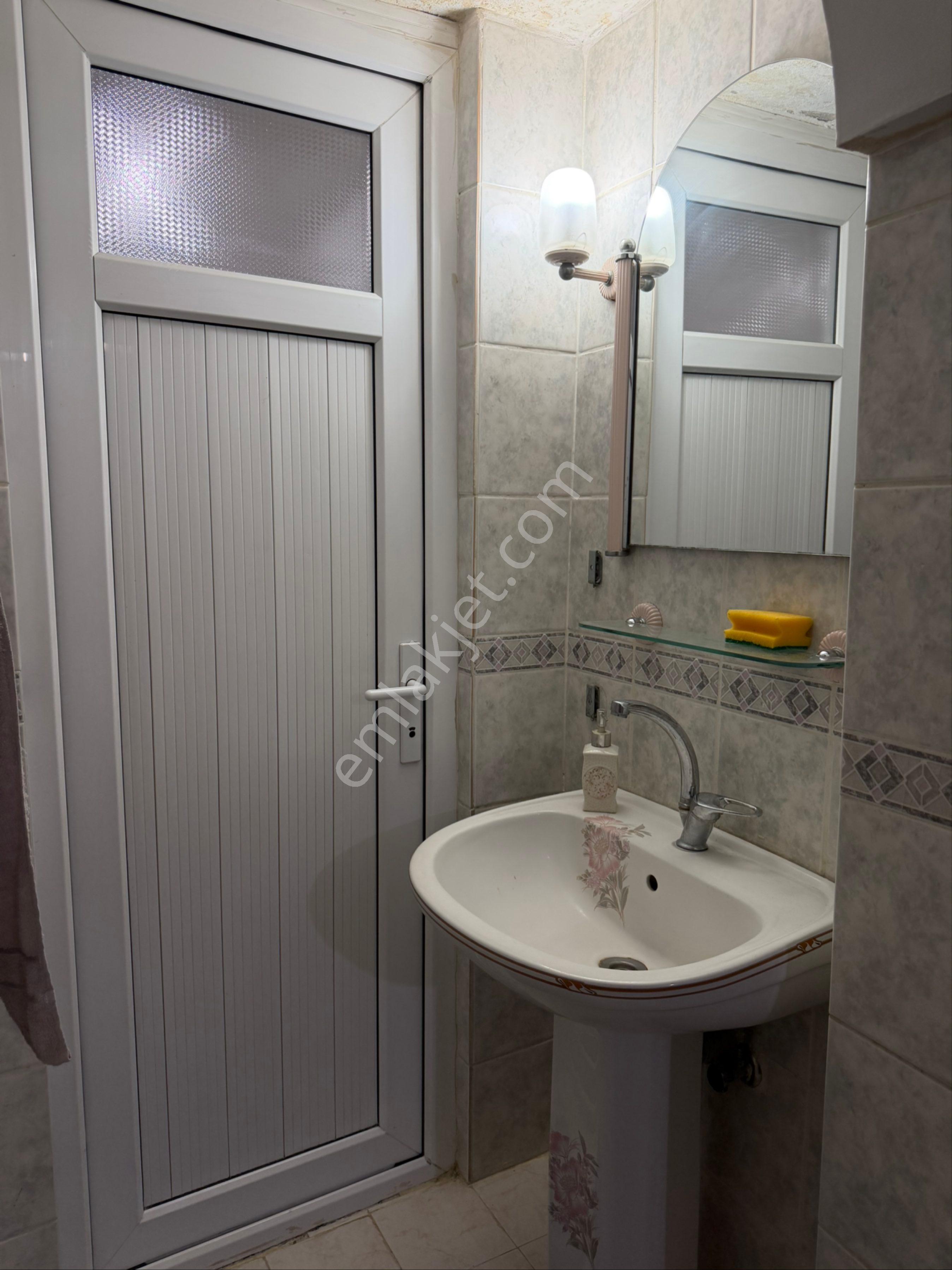 Mithatpaşa Mah.3+1 Doğalgazlı 3 Klimalı Daire - Görsel 12