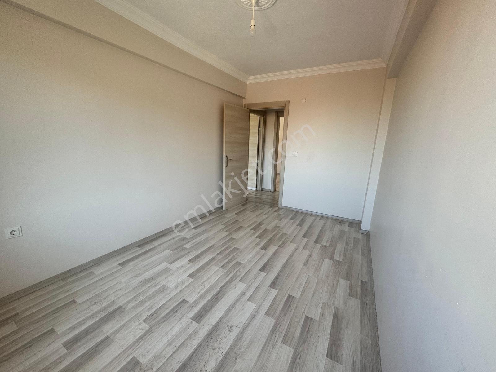Foça Kazım Dirik Mahallesinde 2+1 Kiralık Bahçe Katı Daire - Görsel 12