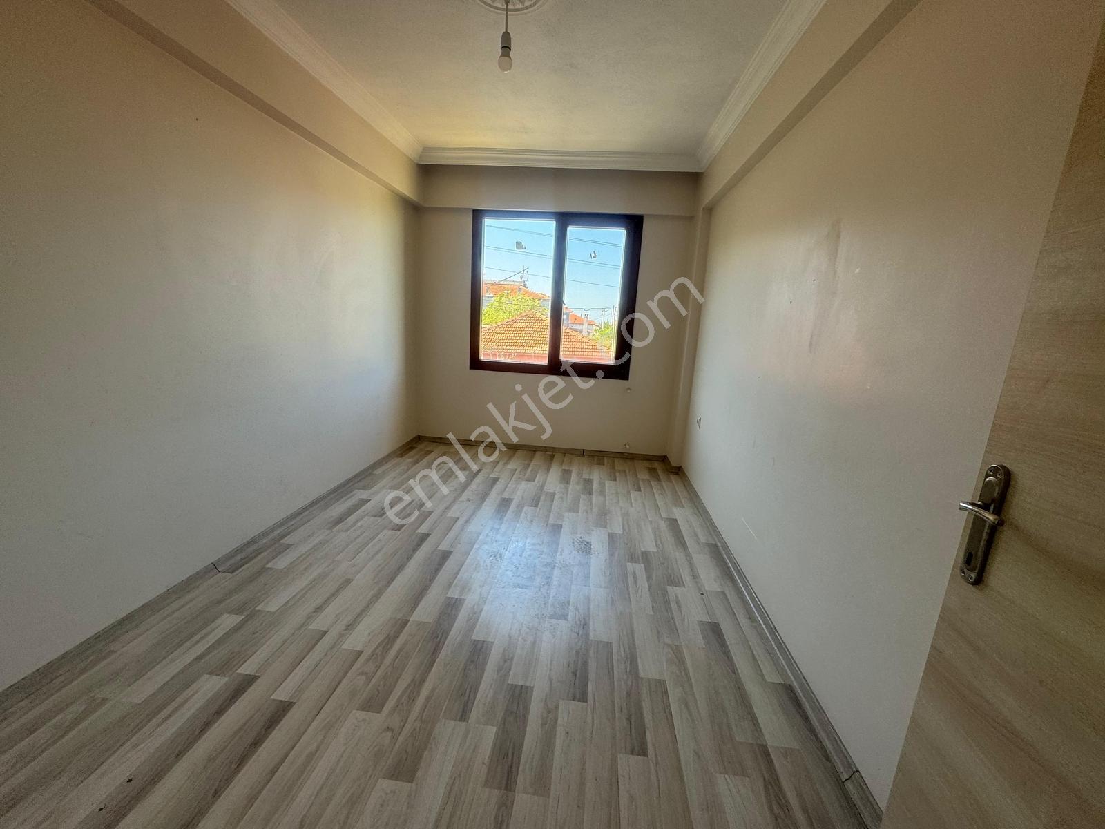 Foça Kazım Dirik Mahallesinde 2+1 Kiralık Bahçe Katı Daire - Görsel 33