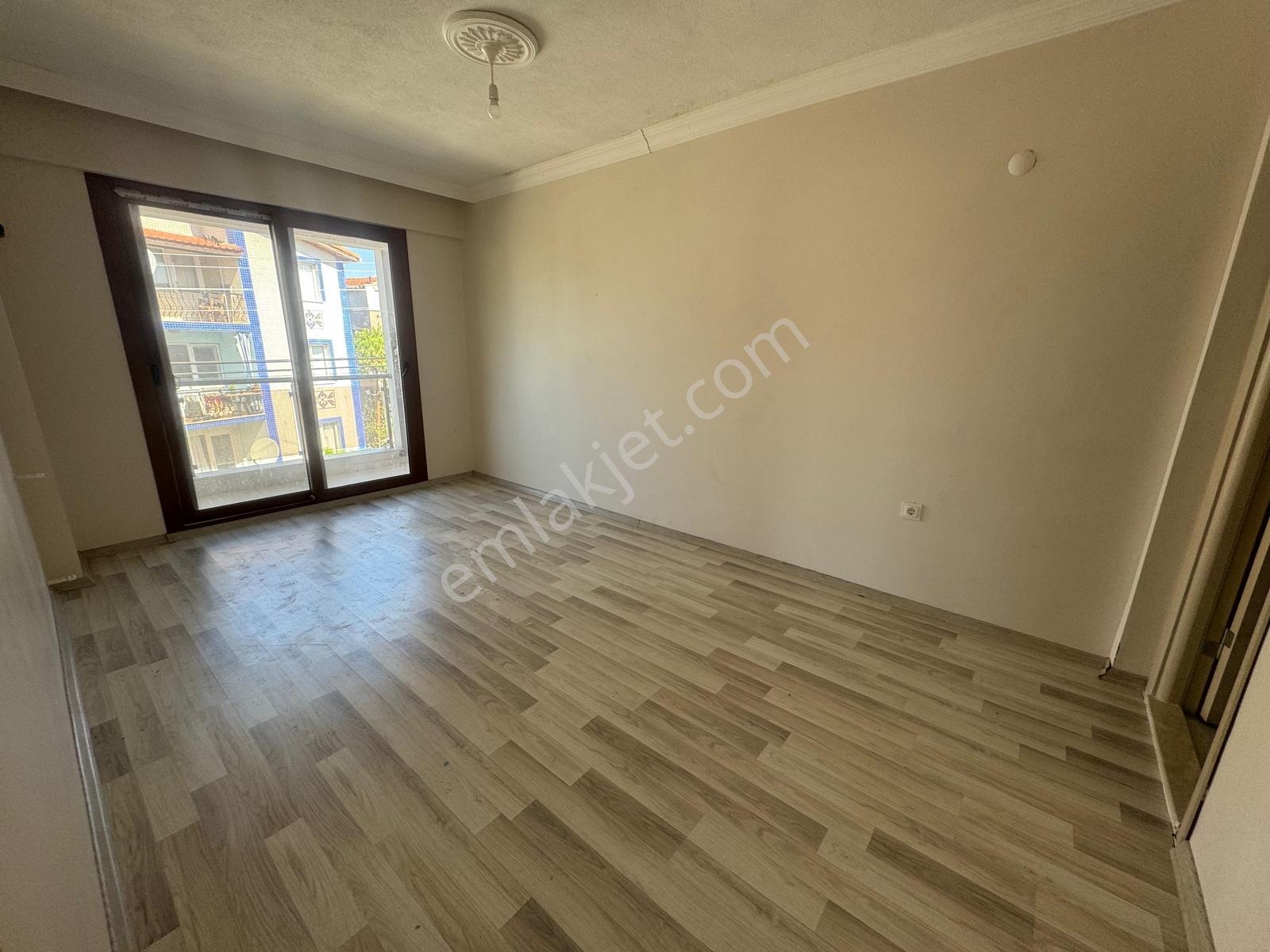 Foça Kazım Dirik Mahallesinde 2+1 Kiralık Bahçe Katı Daire - Görsel 6