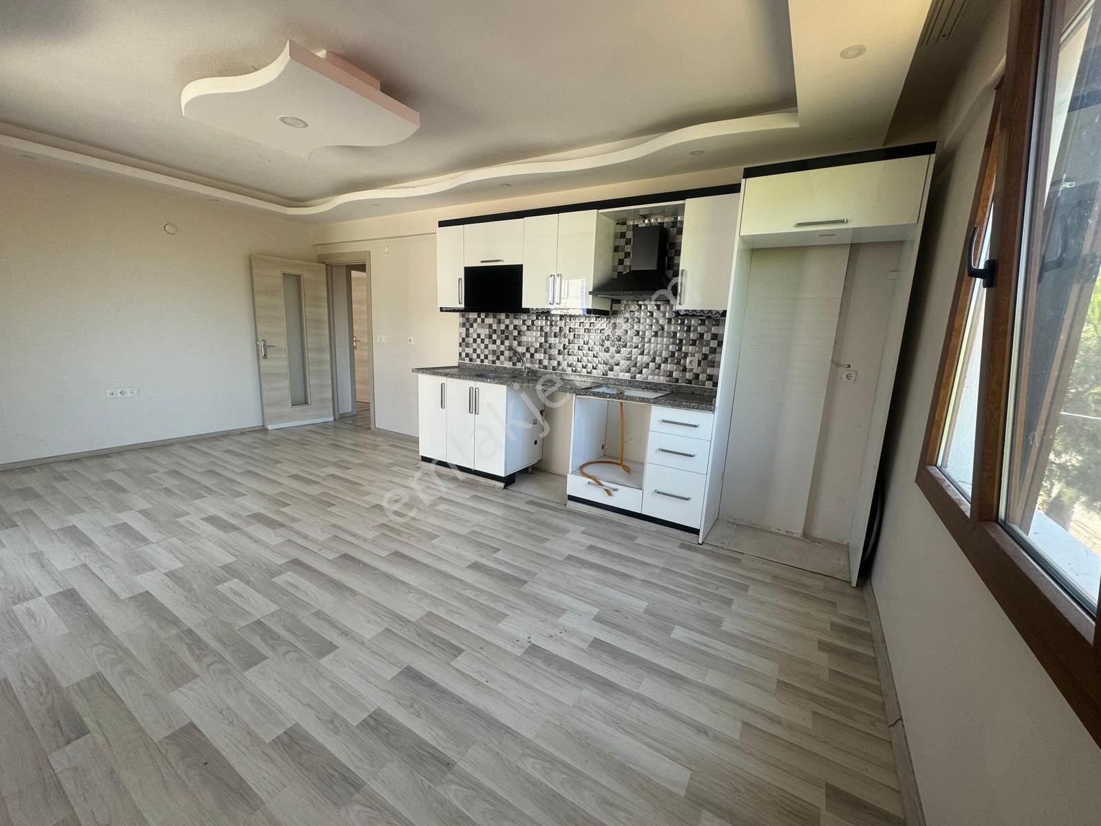 Foça Kazım Dirik Mahallesinde 2+1 Kiralık Bahçe Katı Daire - Görsel 10