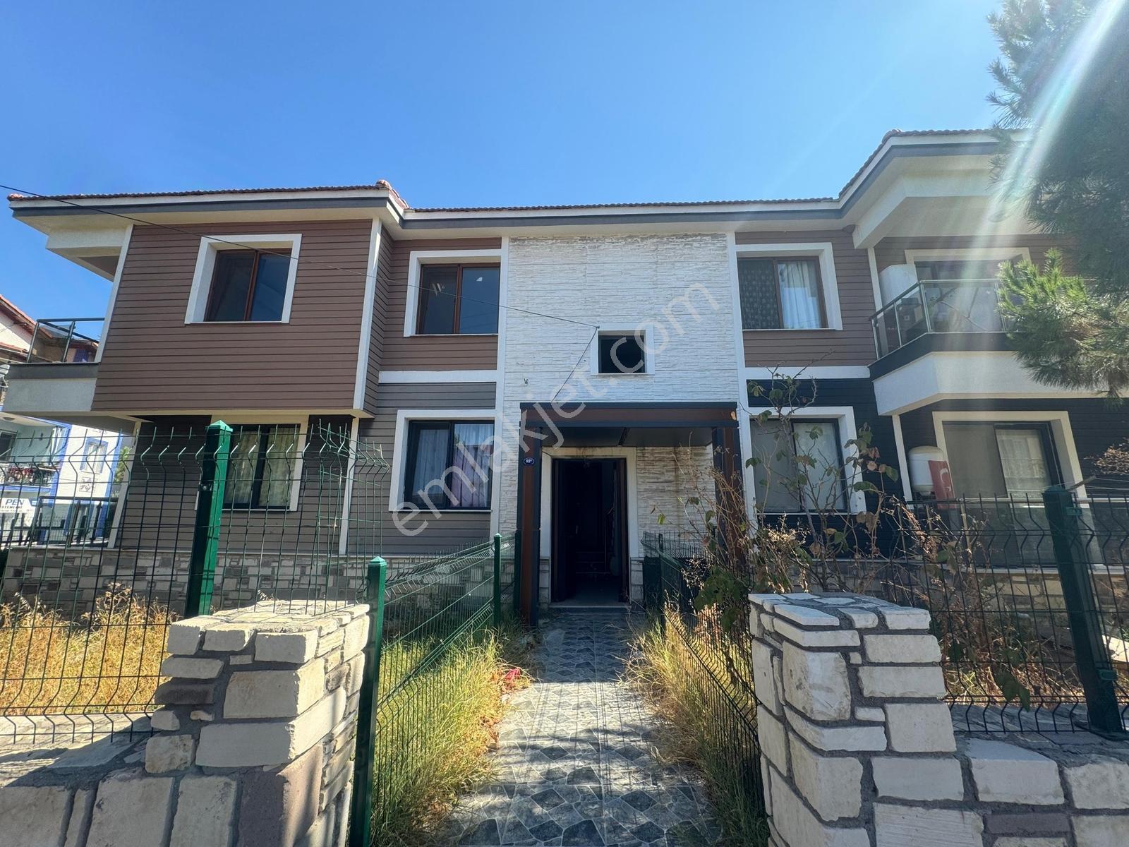 Foça Kazım Dirik Mahallesinde 2+1 Kiralık Bahçe Katı Daire - Görsel 18