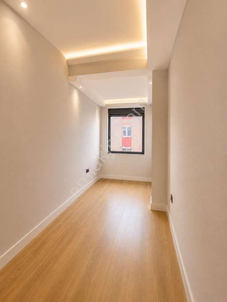 Kaçmaz'dan Küçükyalı Merkezi Konum'da Ön Cephe Ara Kat 2+1 - Görsel 13