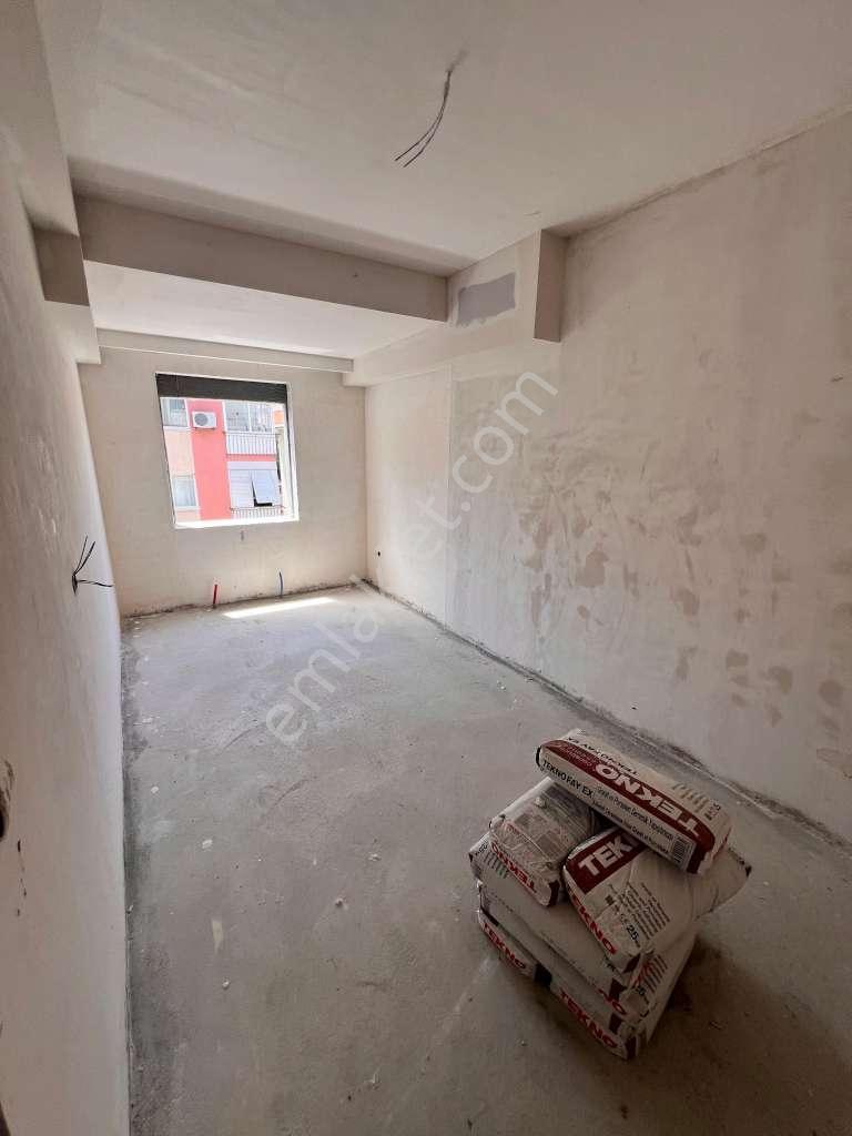 Kaçmaz'dan Küçükyalı Merkezi Konum'da Ön Cephe Ara Kat 2+1 - Görsel 25