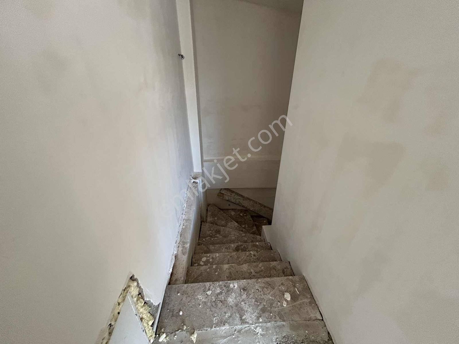 Kuşadası Merkez Sahile Yürme Mesafesinde Dubleks 2+1 Daire - Görsel 5