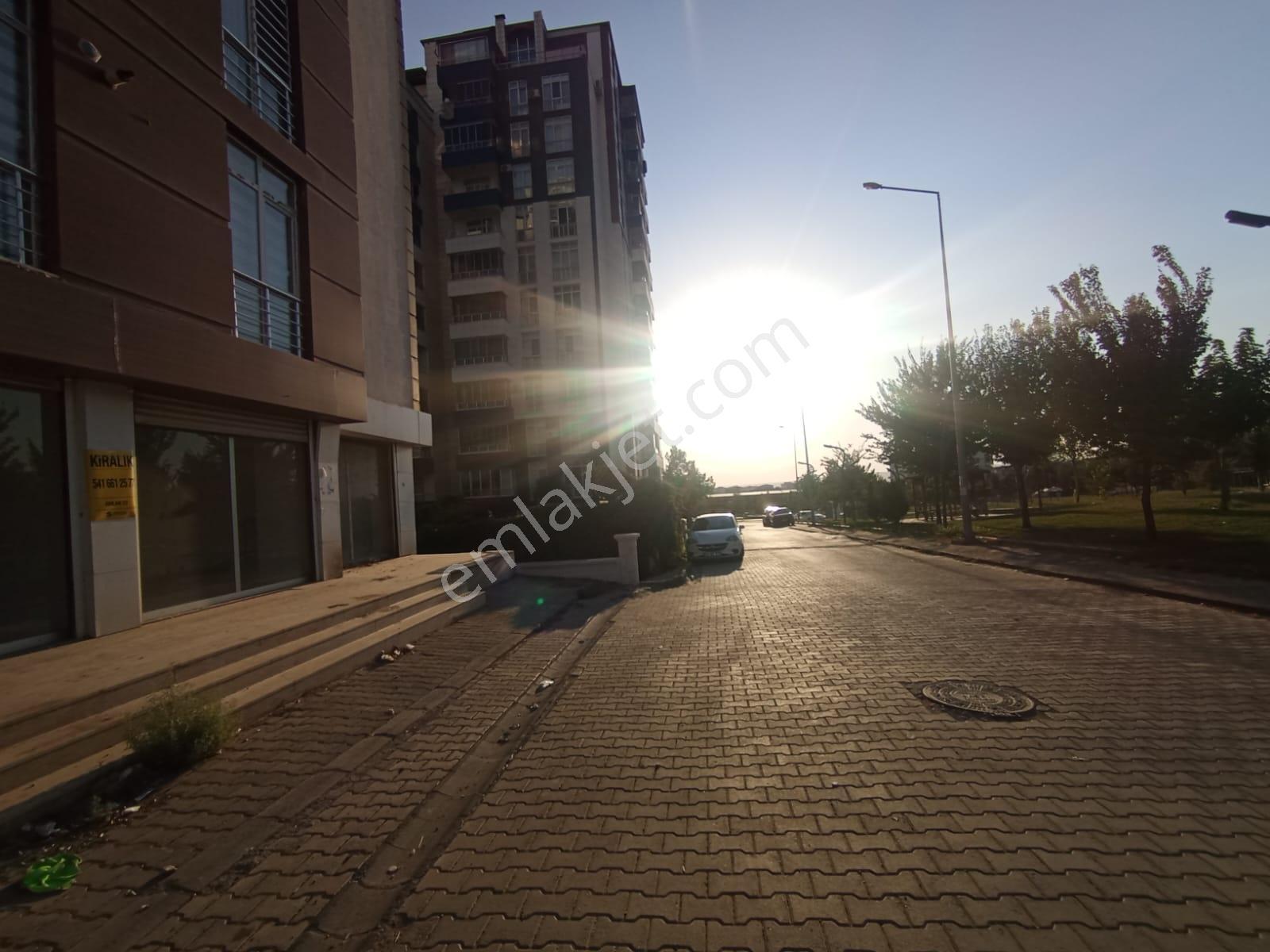 Emlak 72'den Garden Park Sitesi Altında Kiralık Dükkan - Görsel 11