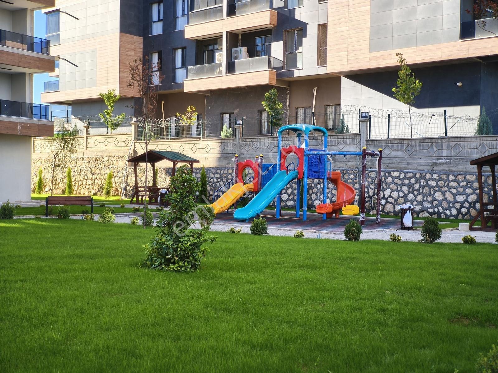 Emlak 72'den Kınay Park Orman Sitesinde Kiralık 3+1 Lüks Daire - Görsel 2