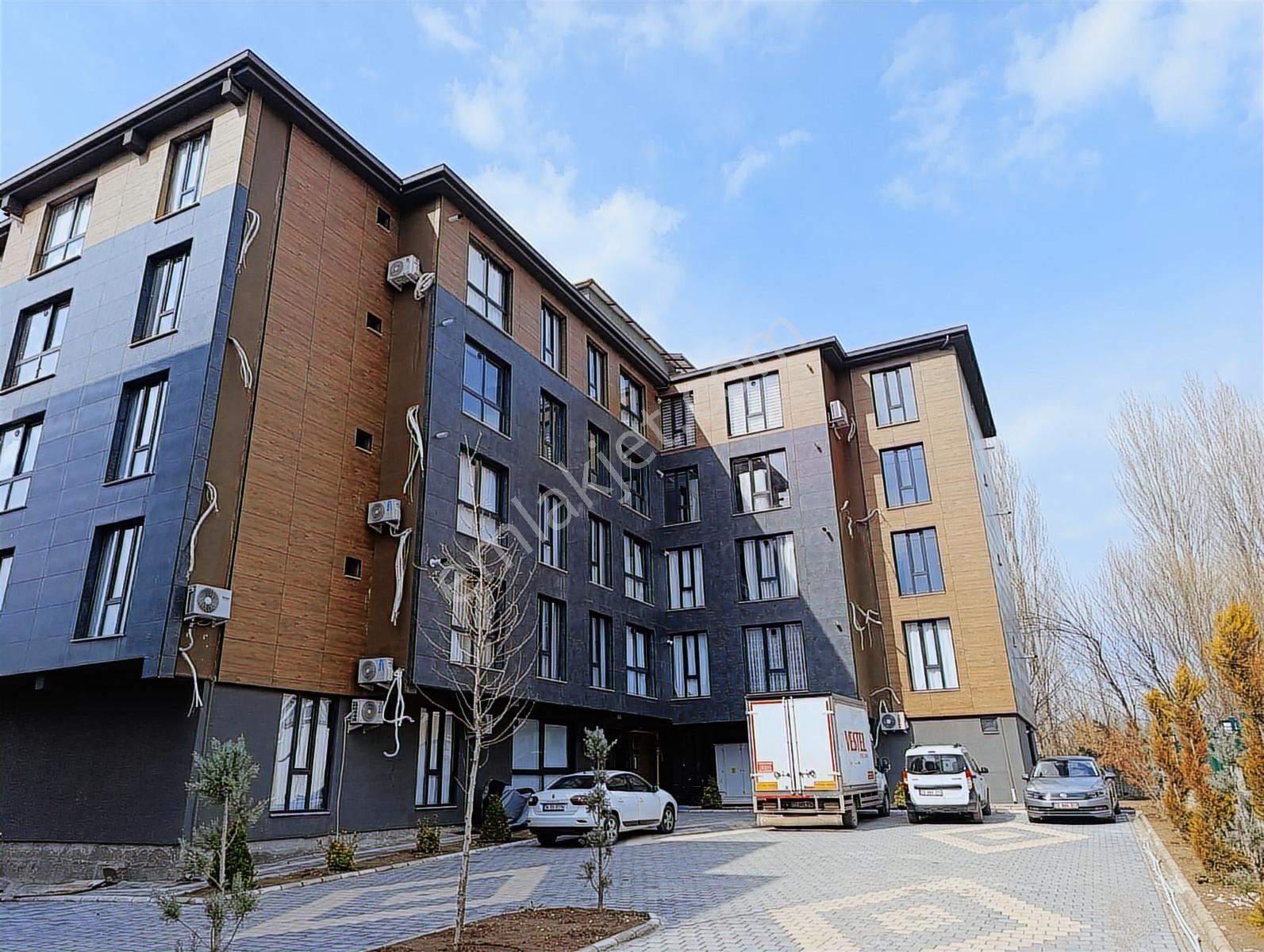 Gültepe'de Dayalı Döşeli Ultra Lüks 1+1 Daire