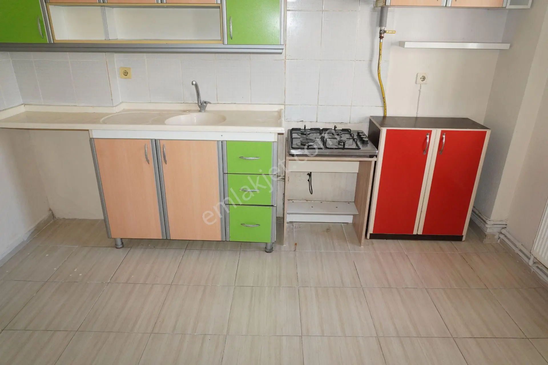 Çiğli Yakakentte Dogalgazlı Kiralık Daire Çiğli Serkan Emlakdan