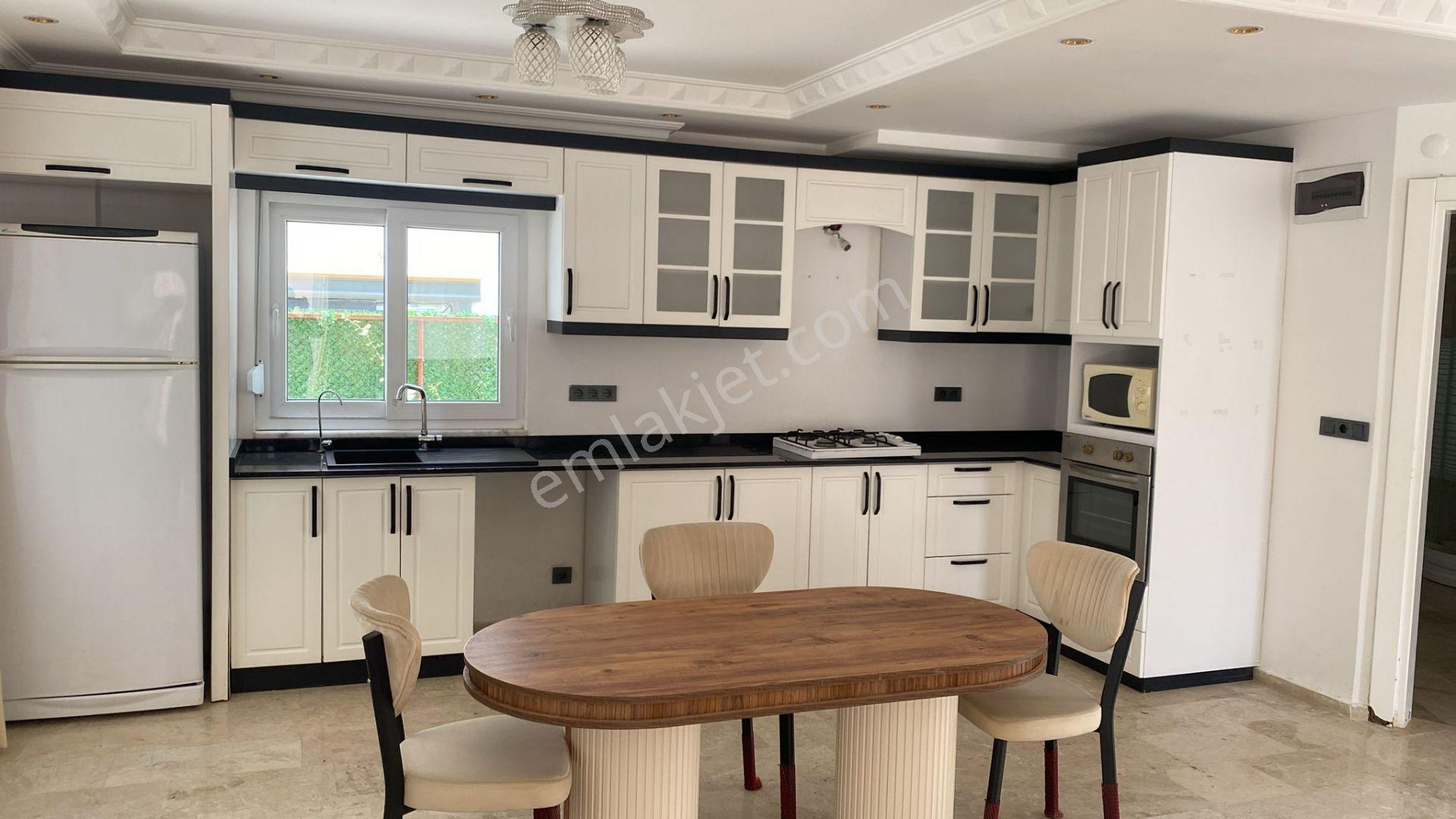 Mahmutlar Mahallesinde Uzun Dönem Kiralık Tripleks Villa Mahmutlar Alanya Antalya - Görsel 3