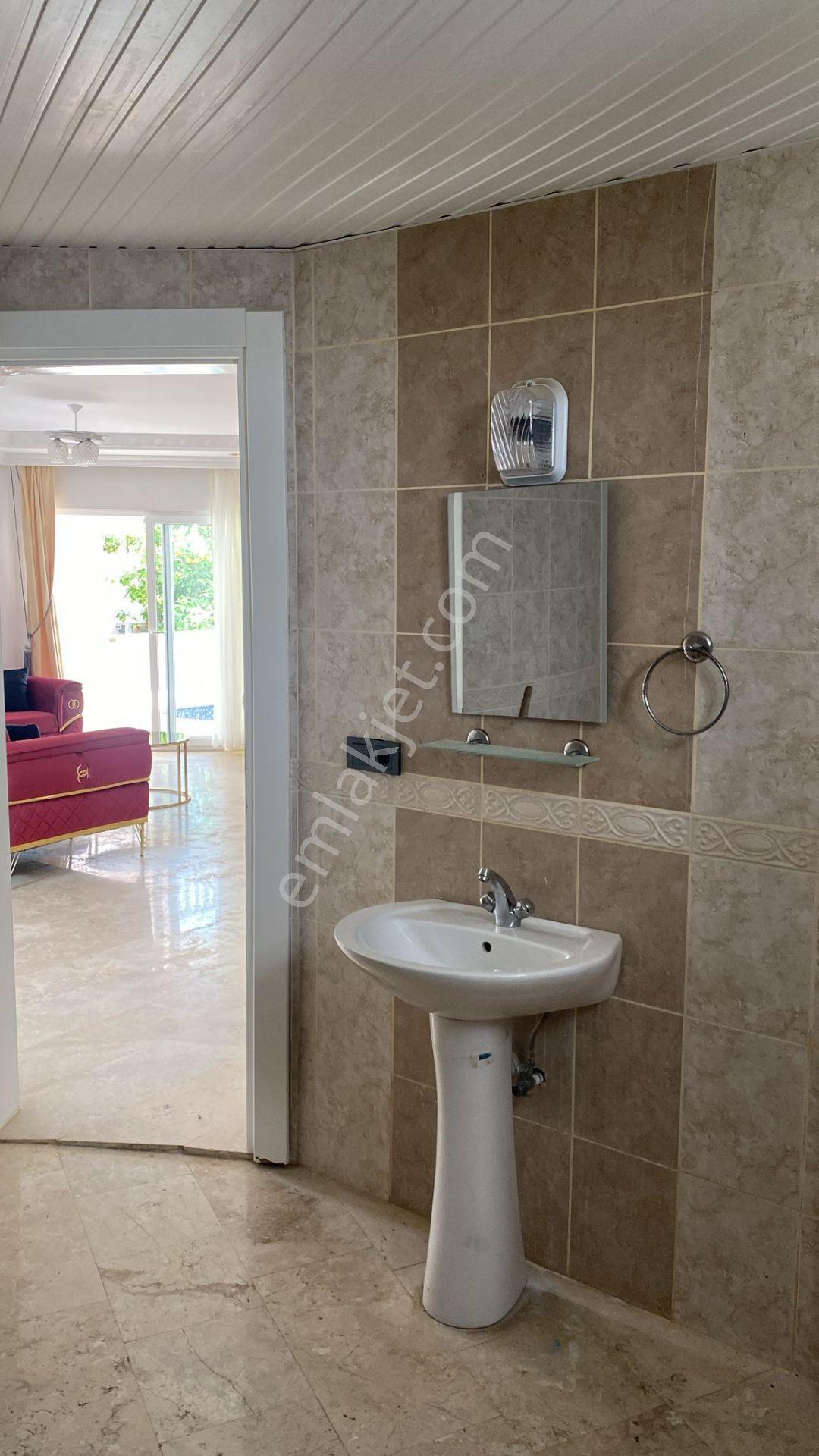 Mahmutlar Mahallesinde Uzun Dönem Kiralık Tripleks Villa Mahmutlar Alanya Antalya - Görsel 17