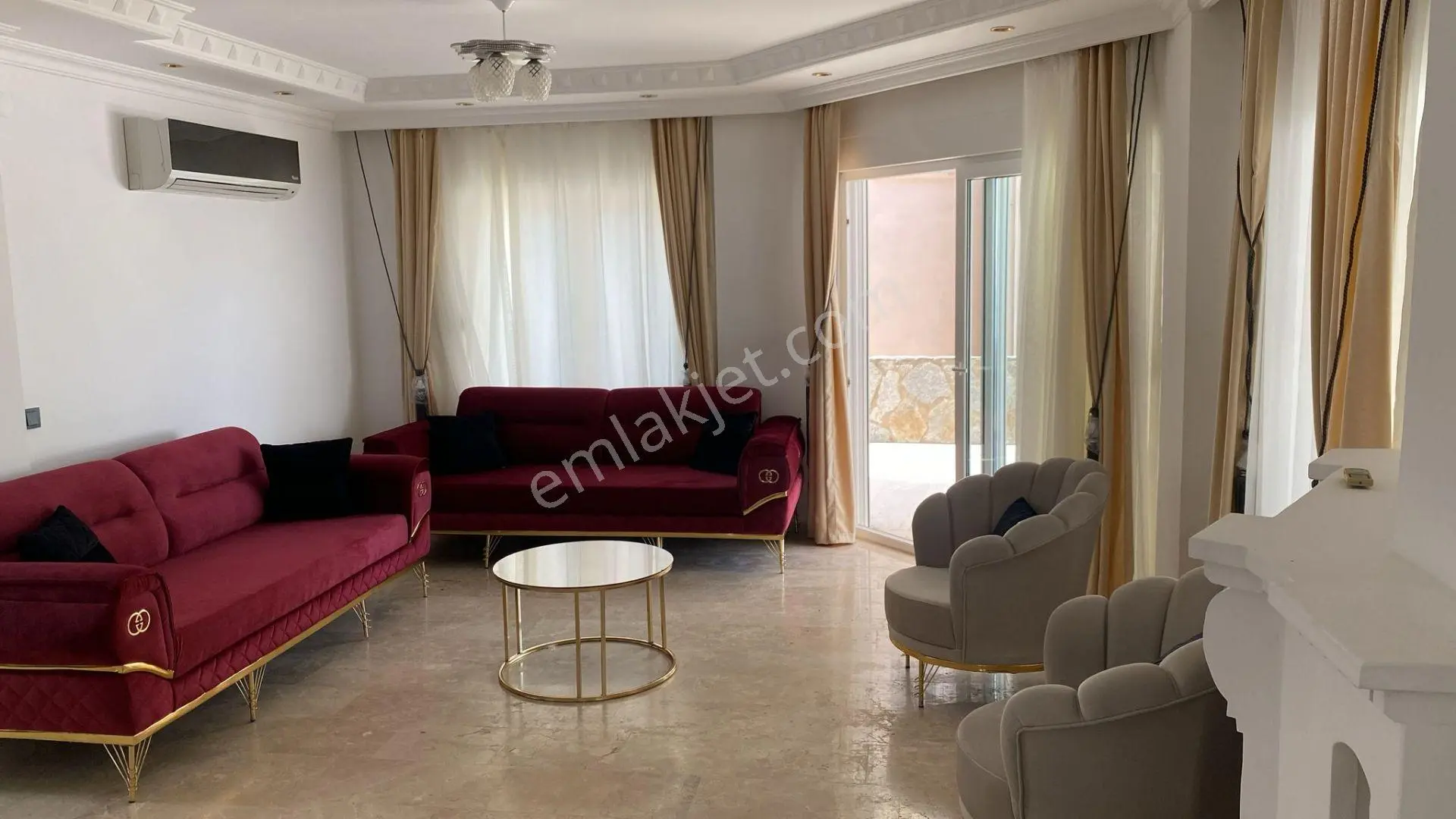 Mahmutlar Mahallesinde Uzun Dönem Kiralık Tripleks Villa Mahmutlar Alanya Antalya
