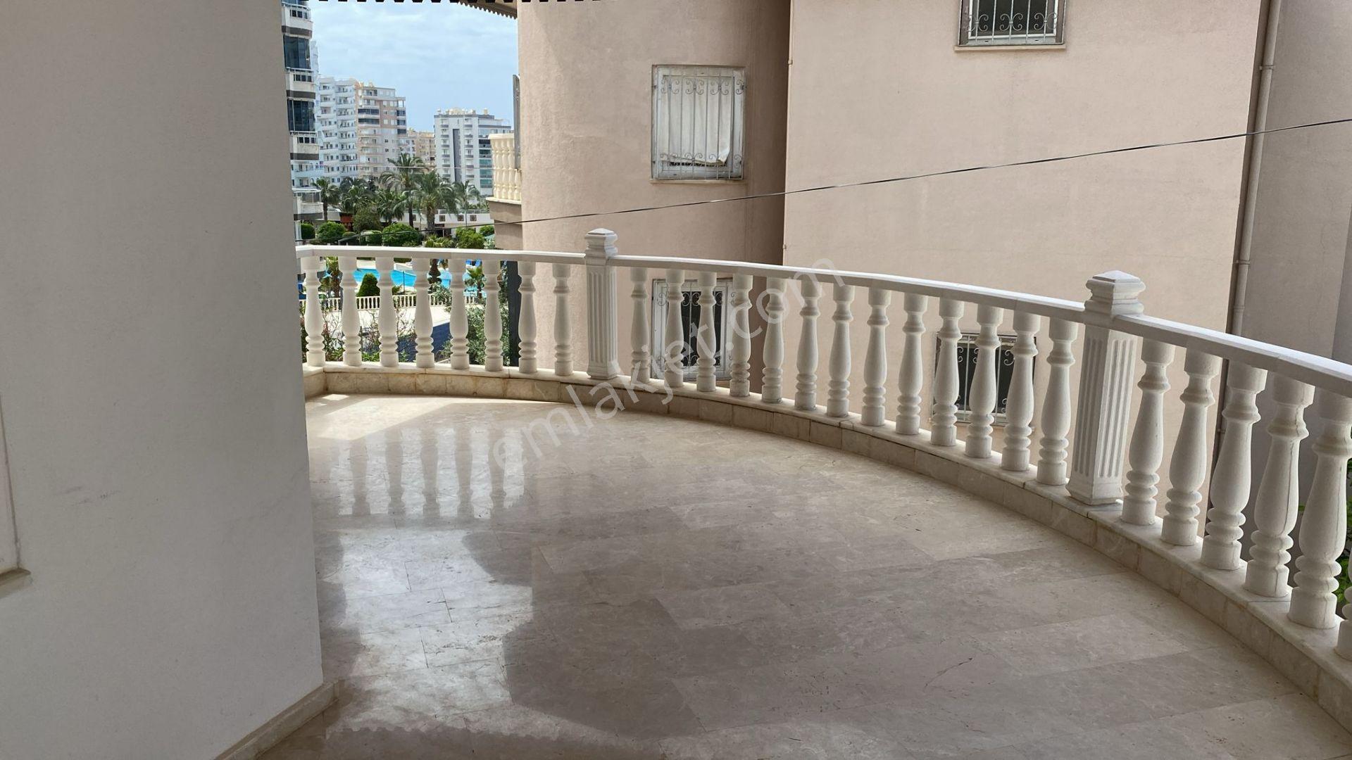 Mahmutlar Mahallesinde Uzun Dönem Kiralık Tripleks Villa Mahmutlar Alanya Antalya - Görsel 23