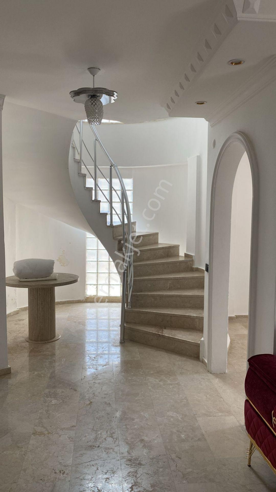 Mahmutlar Mahallesinde Uzun Dönem Kiralık Tripleks Villa Mahmutlar Alanya Antalya - Görsel 4