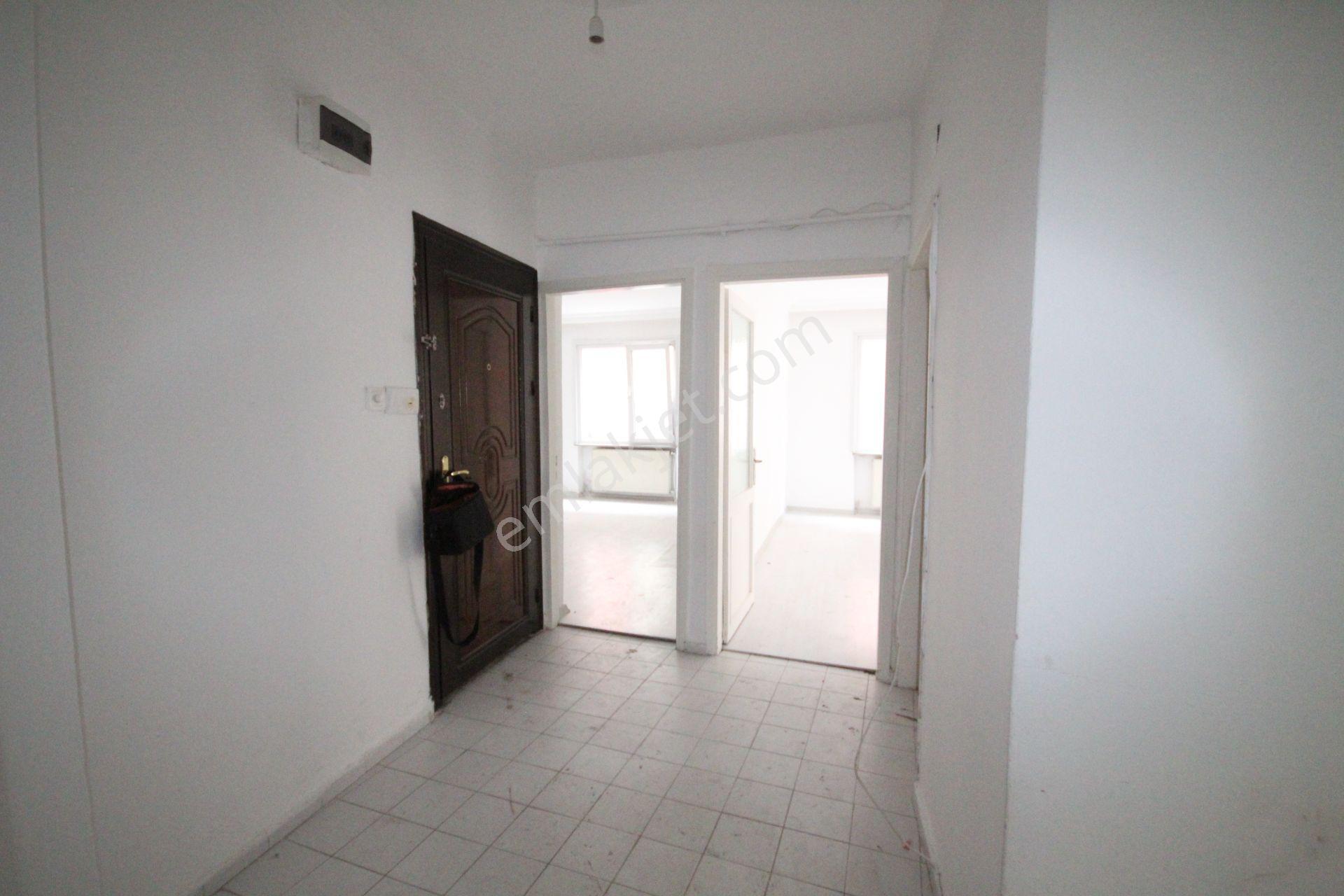 Old City'den 1999 Yapımı Emek Cd.3+1 1.kat 110m2 Güney Köşe Kiracılı... - Görsel 23