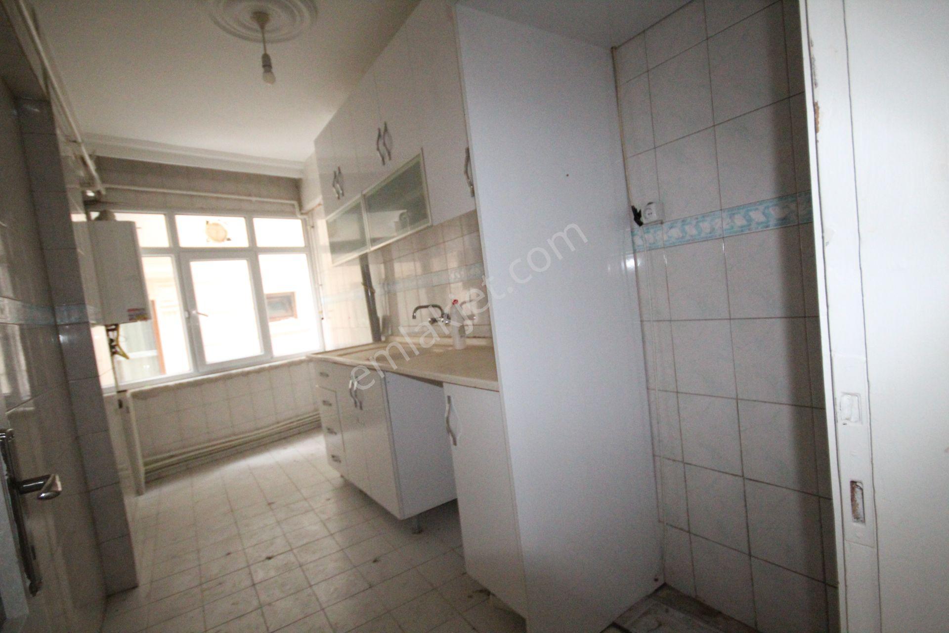 Old City'den 1999 Yapımı Emek Cd.3+1 1.kat 110m2 Güney Köşe Kiracılı... - Görsel 11