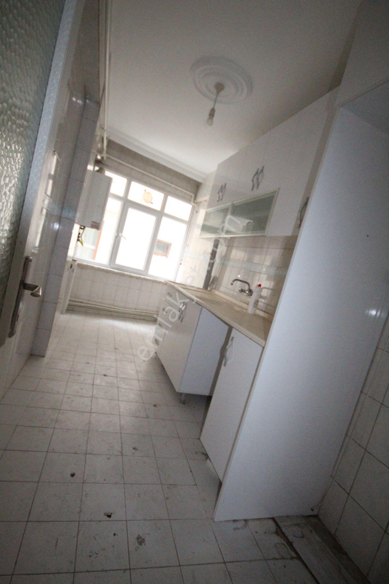 Old City'den 1999 Yapımı Emek Cd.3+1 1.kat 110m2 Güney Köşe Kiracılı... - Görsel 10