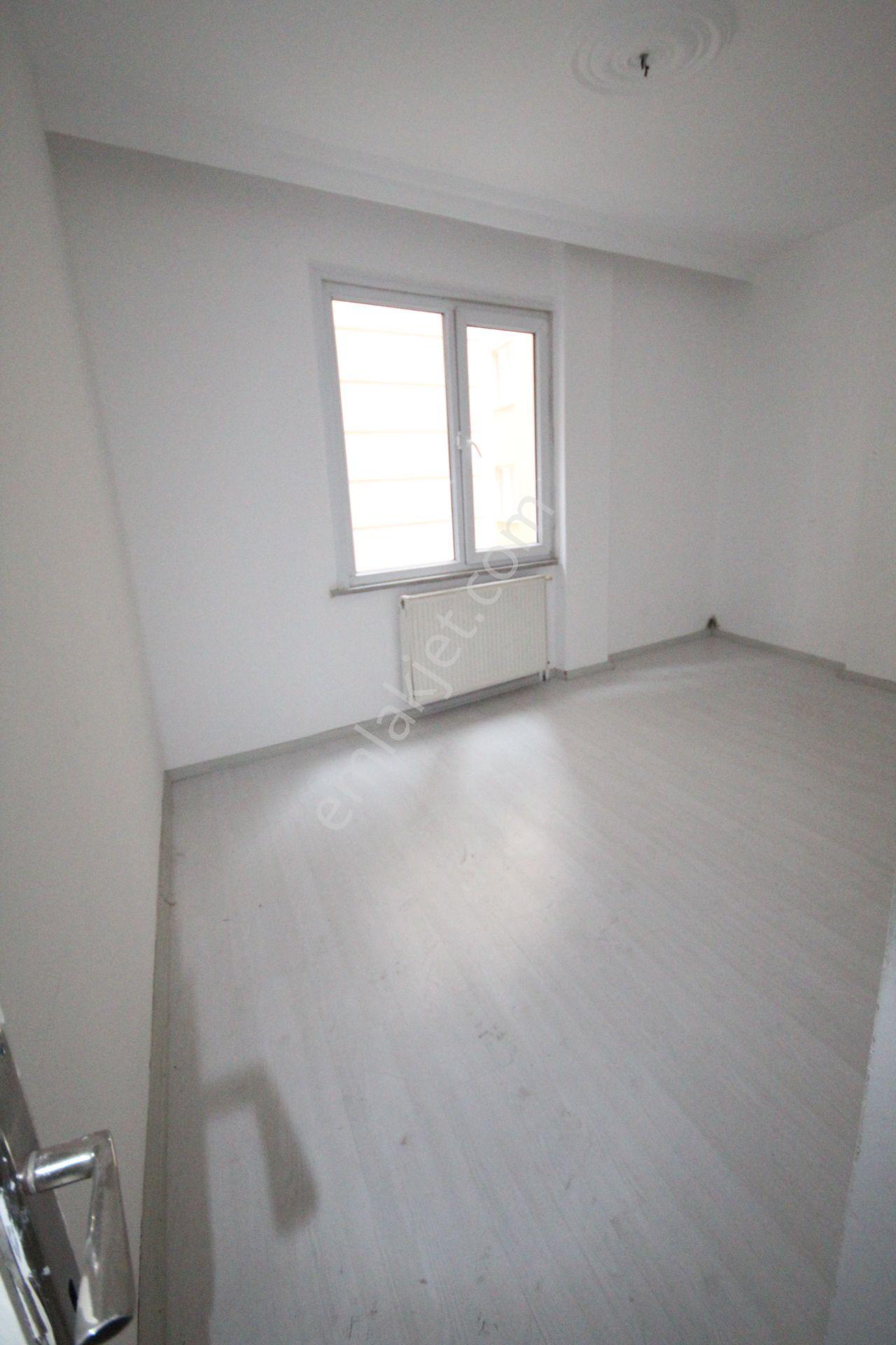 Old City'den 1999 Yapımı Emek Cd.3+1 1.kat 110m2 Güney Köşe Kiracılı... - Görsel 15