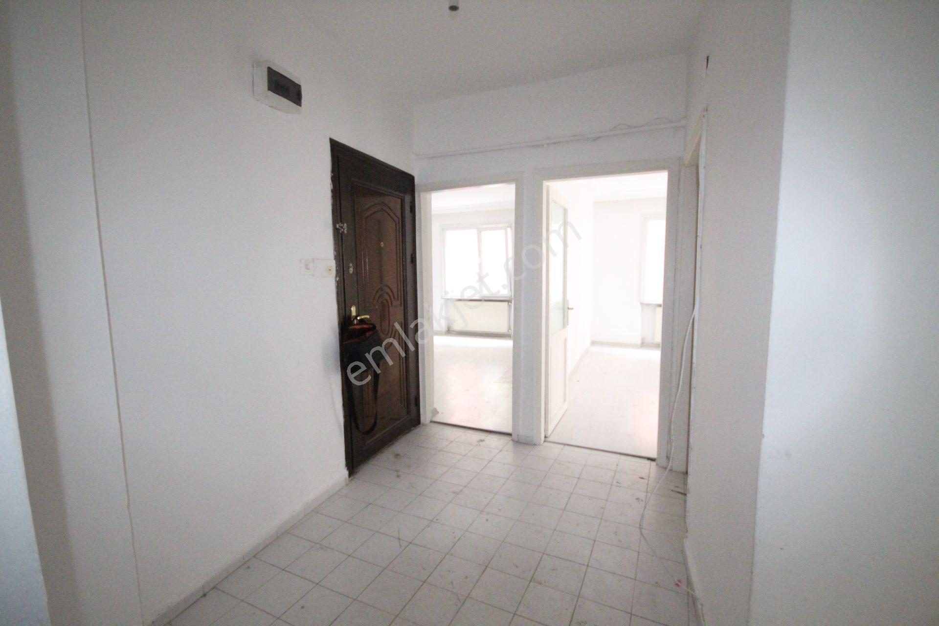 Old City'den 1999 Yapımı Emek Cd.3+1 1.kat 110m2 Güney Köşe Kiracılı... - Görsel 22