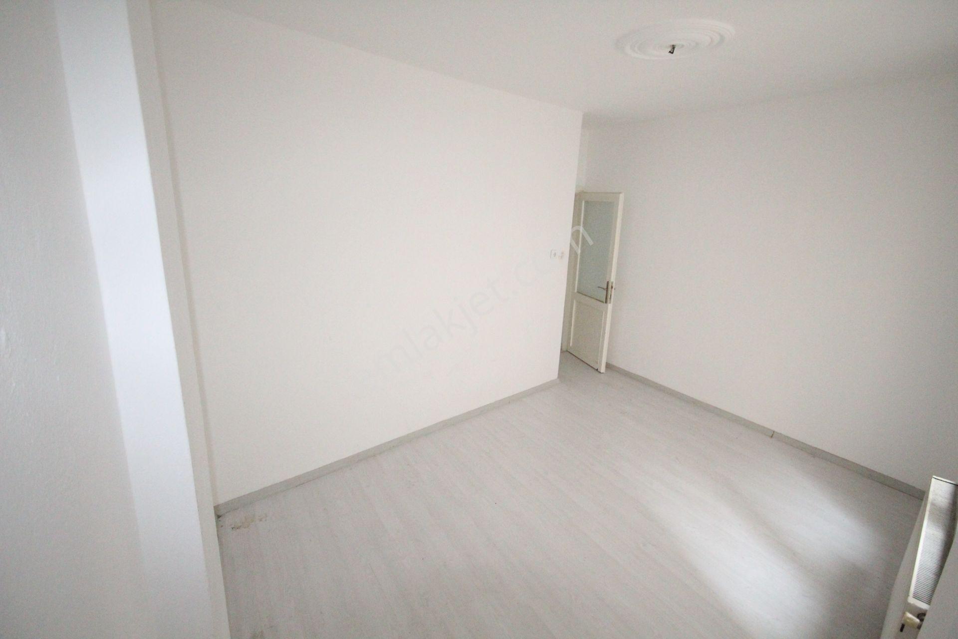 Old City'den 1999 Yapımı Emek Cd.3+1 1.kat 110m2 Güney Köşe Kiracılı... - Görsel 18