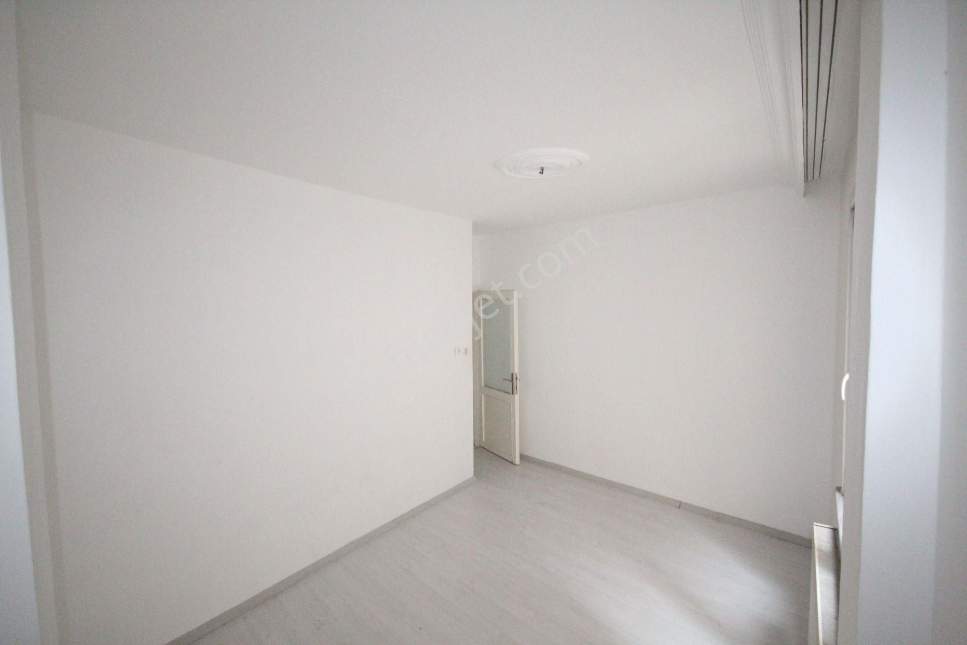 Old City'den 1999 Yapımı Emek Cd.3+1 1.kat 110m2 Güney Köşe Kiracılı... - Görsel 17