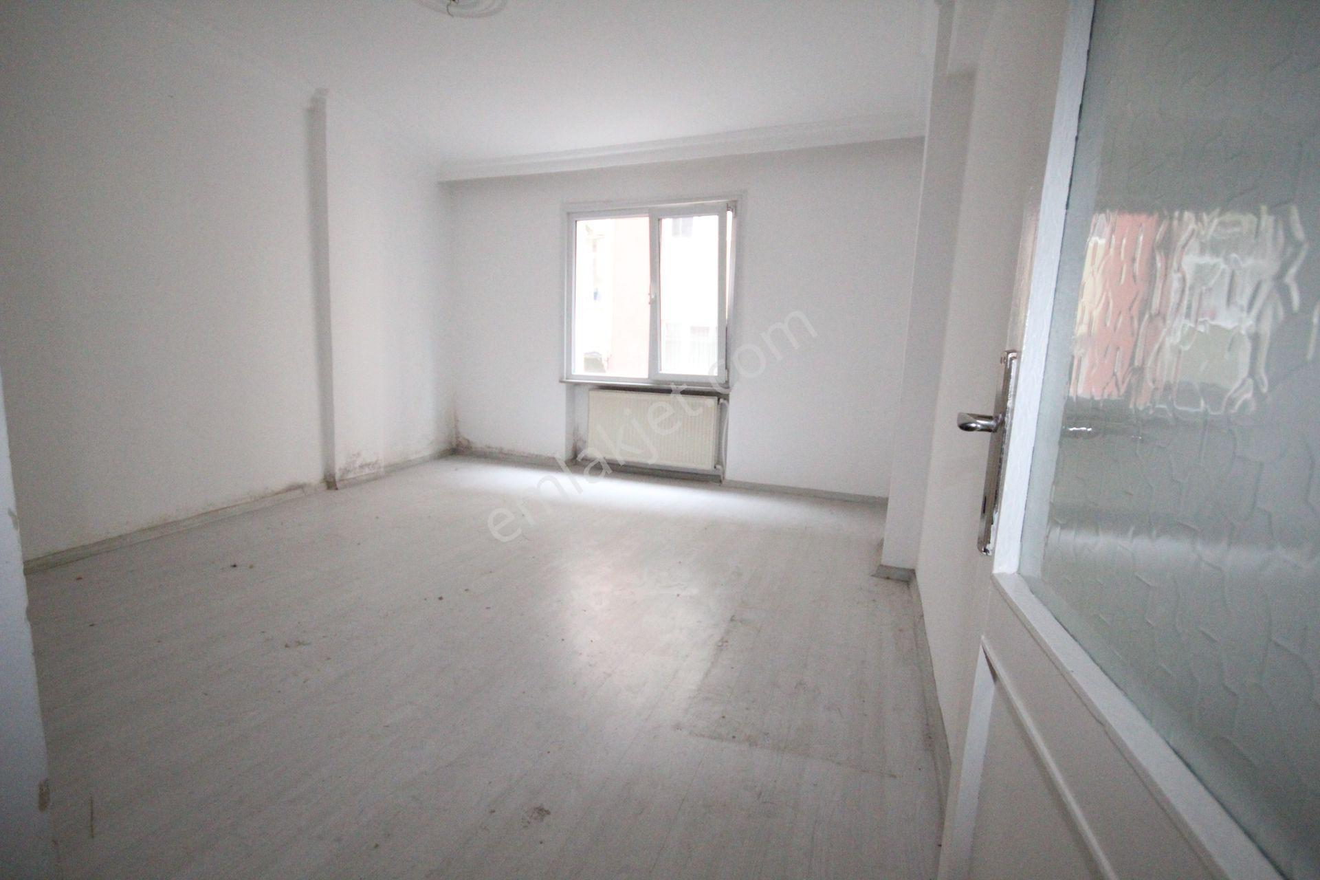 Old City'den 1999 Yapımı Emek Cd.3+1 1.kat 110m2 Güney Köşe Kiracılı... - Görsel 7