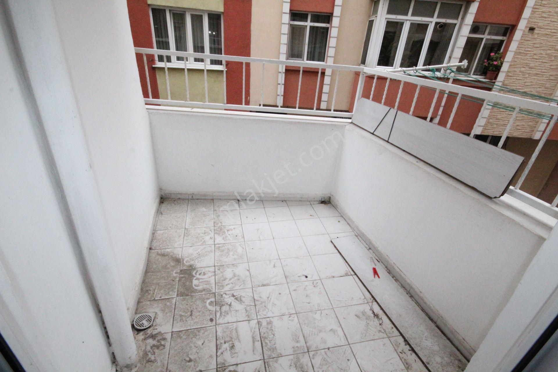 Old City'den 1999 Yapımı Emek Cd.3+1 1.kat 110m2 Güney Köşe Kiracılı... - Görsel 6